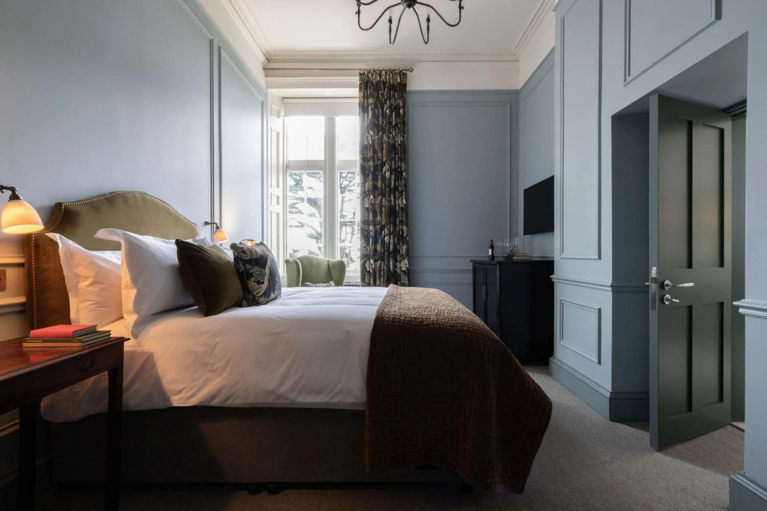 Bed in Dumbleton Hall Hotel