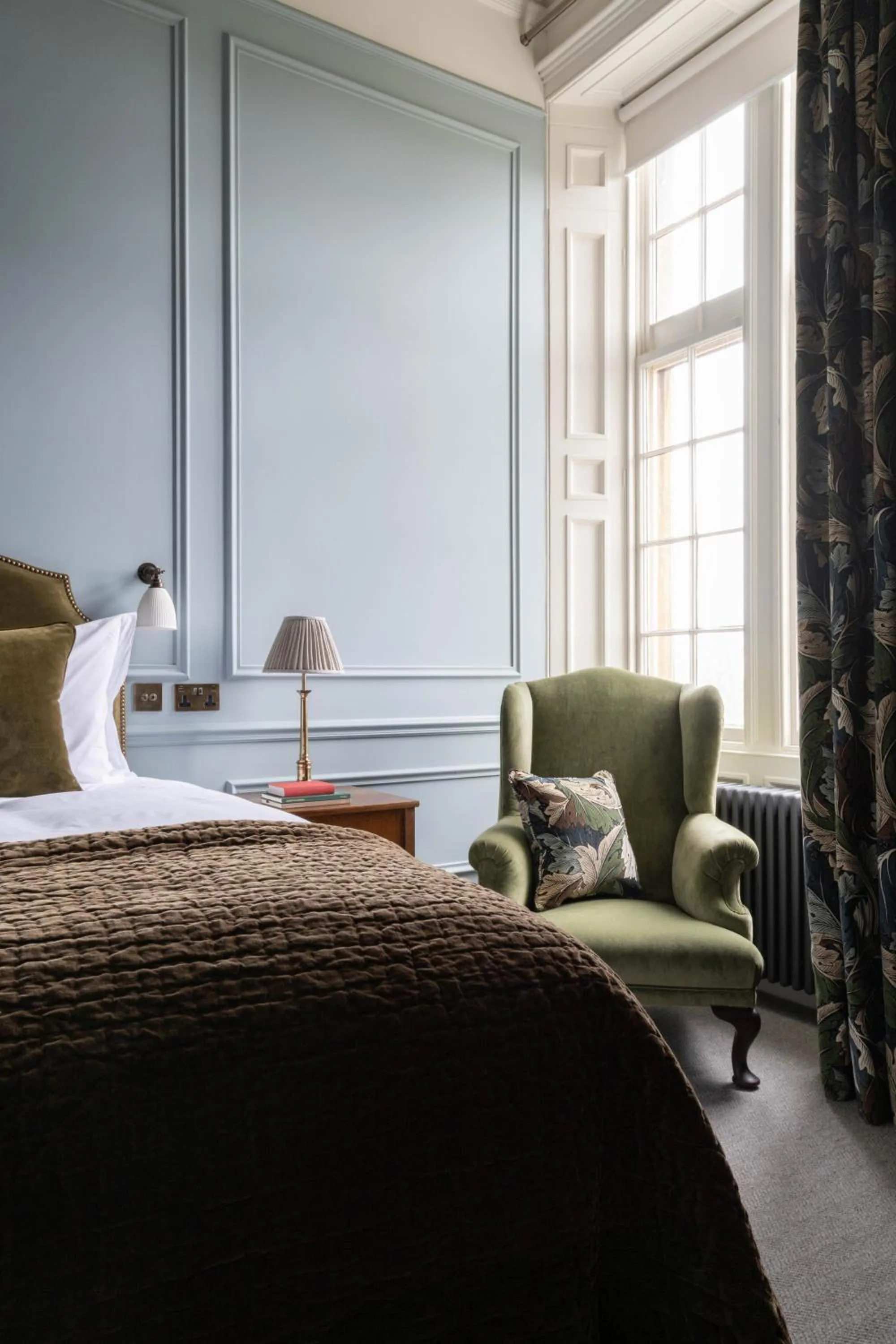 Bed in Dumbleton Hall Hotel