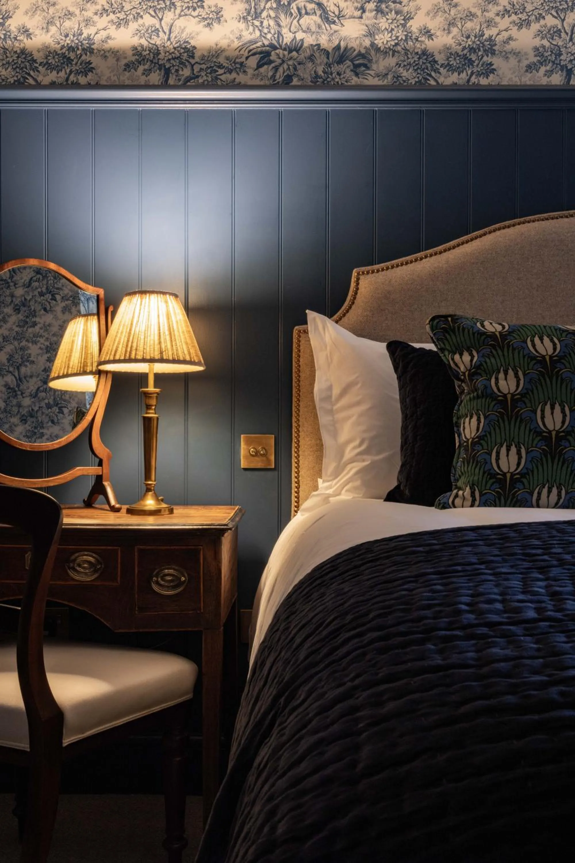 Bed in Dumbleton Hall Hotel