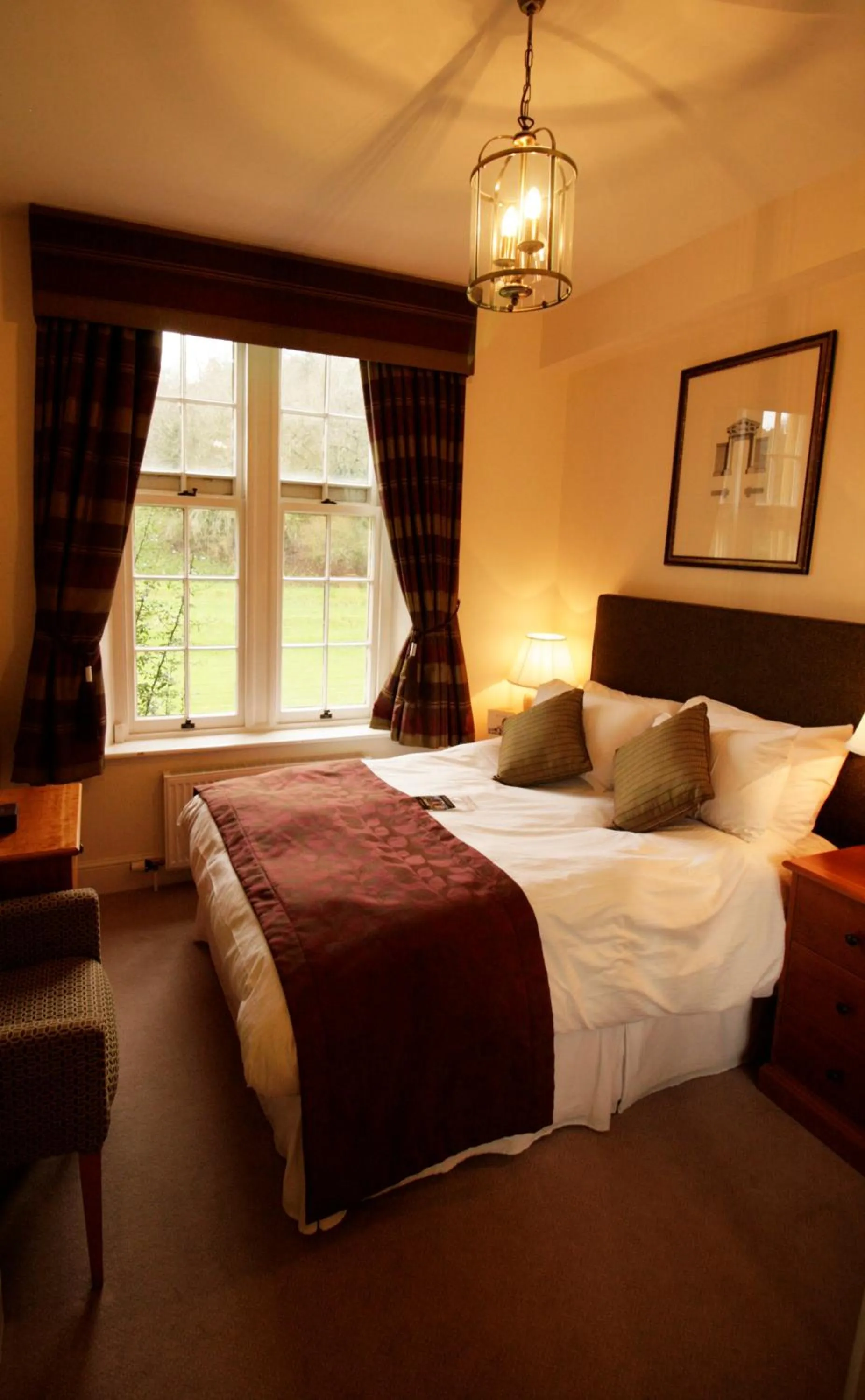 Bed in Dumbleton Hall Hotel