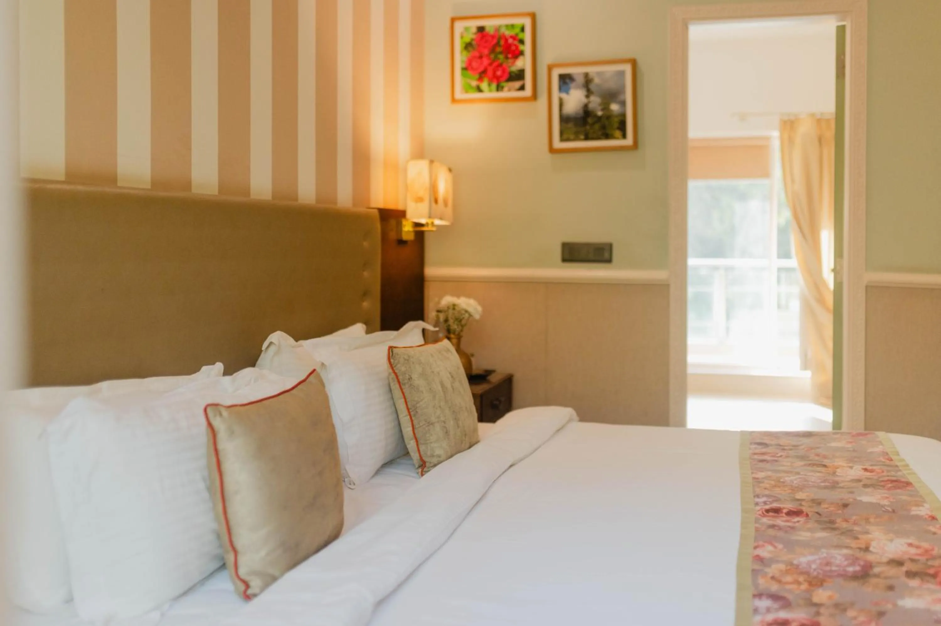 Bed in Karma Chalets