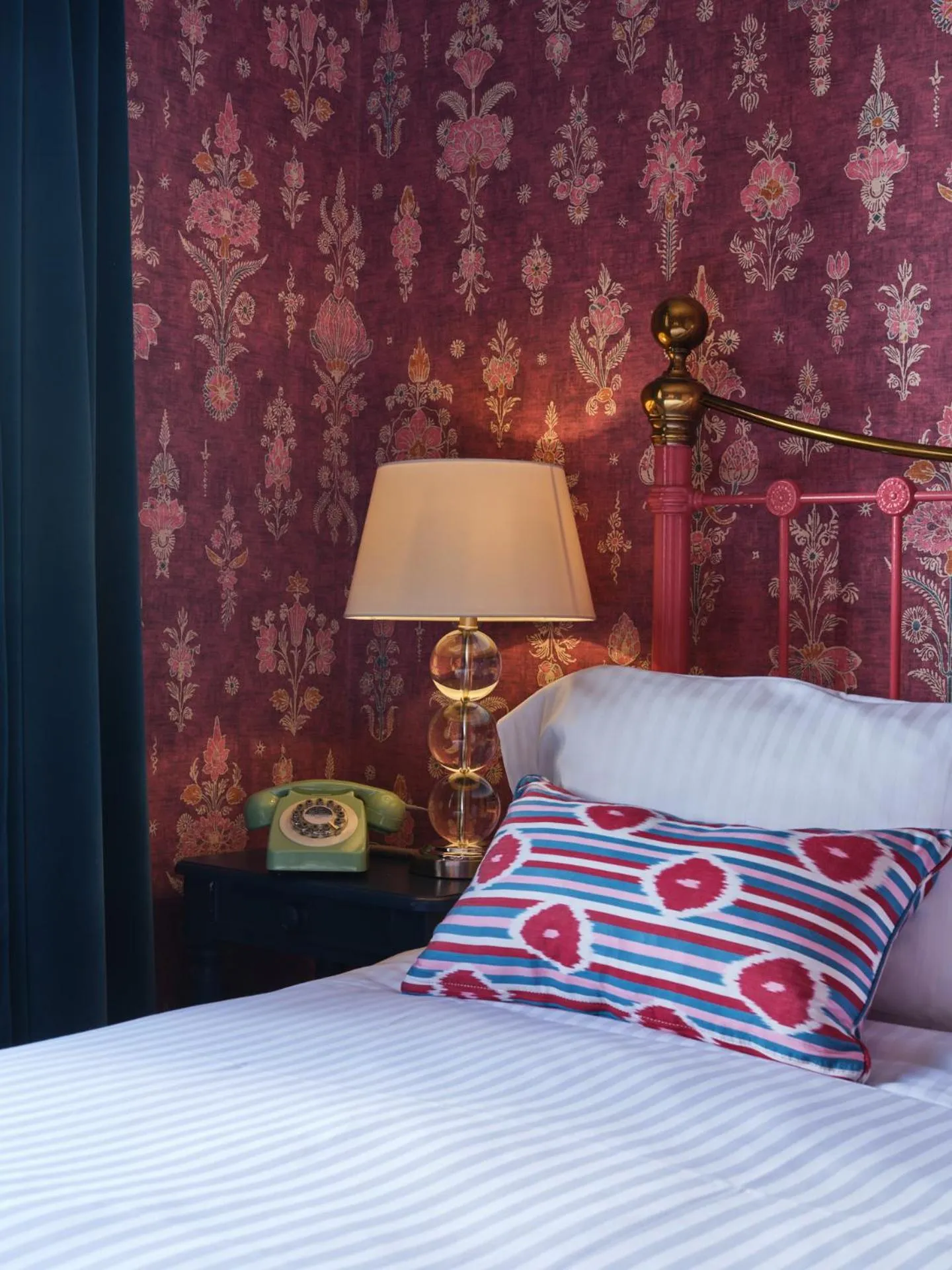 Bedroom, Bed in Old Bell Hotel