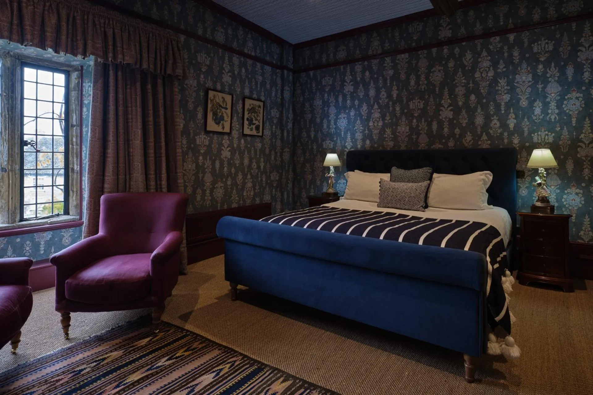 Bedroom, Bed in Old Bell Hotel