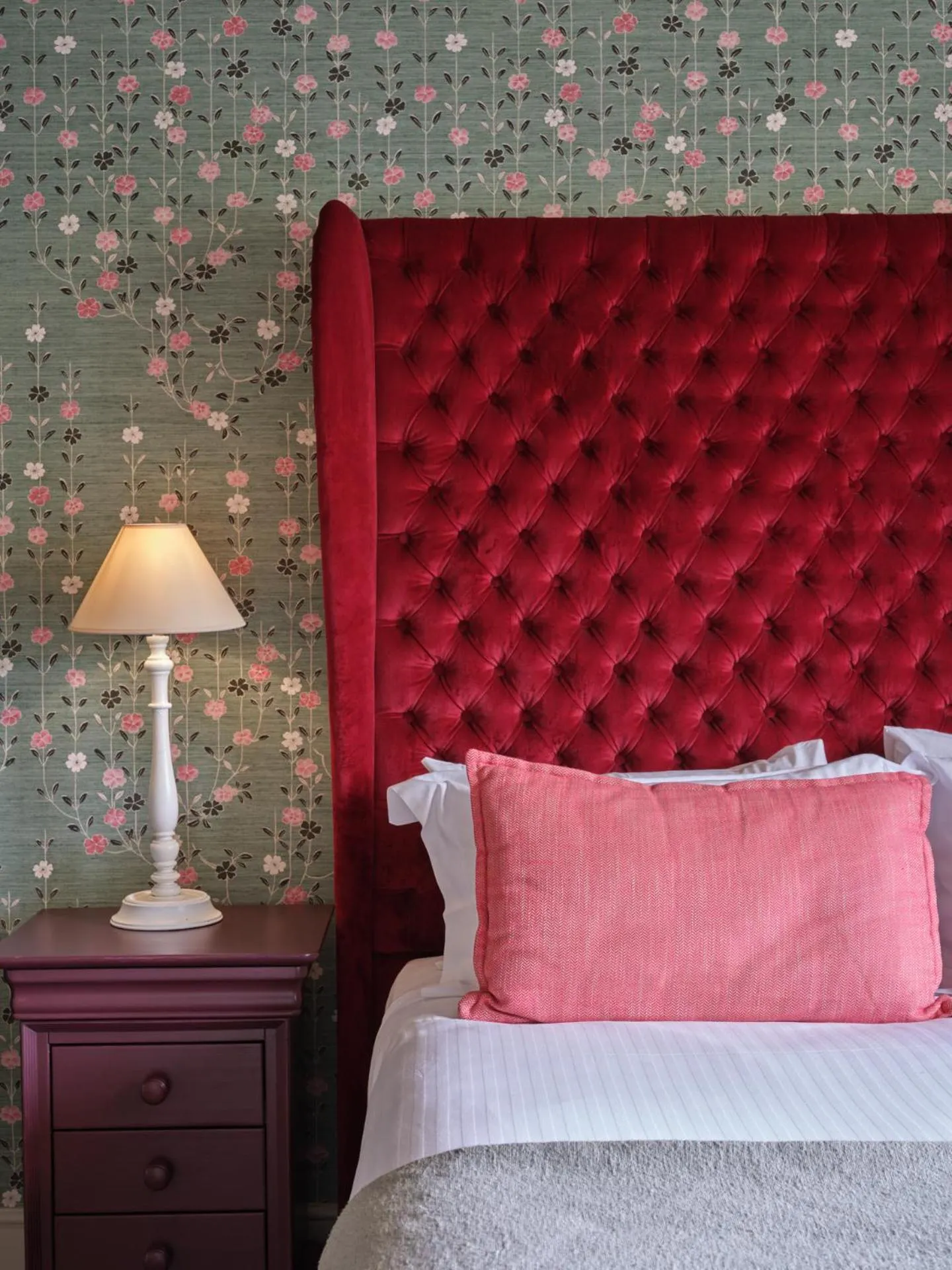 Bedroom, Bed in Old Bell Hotel