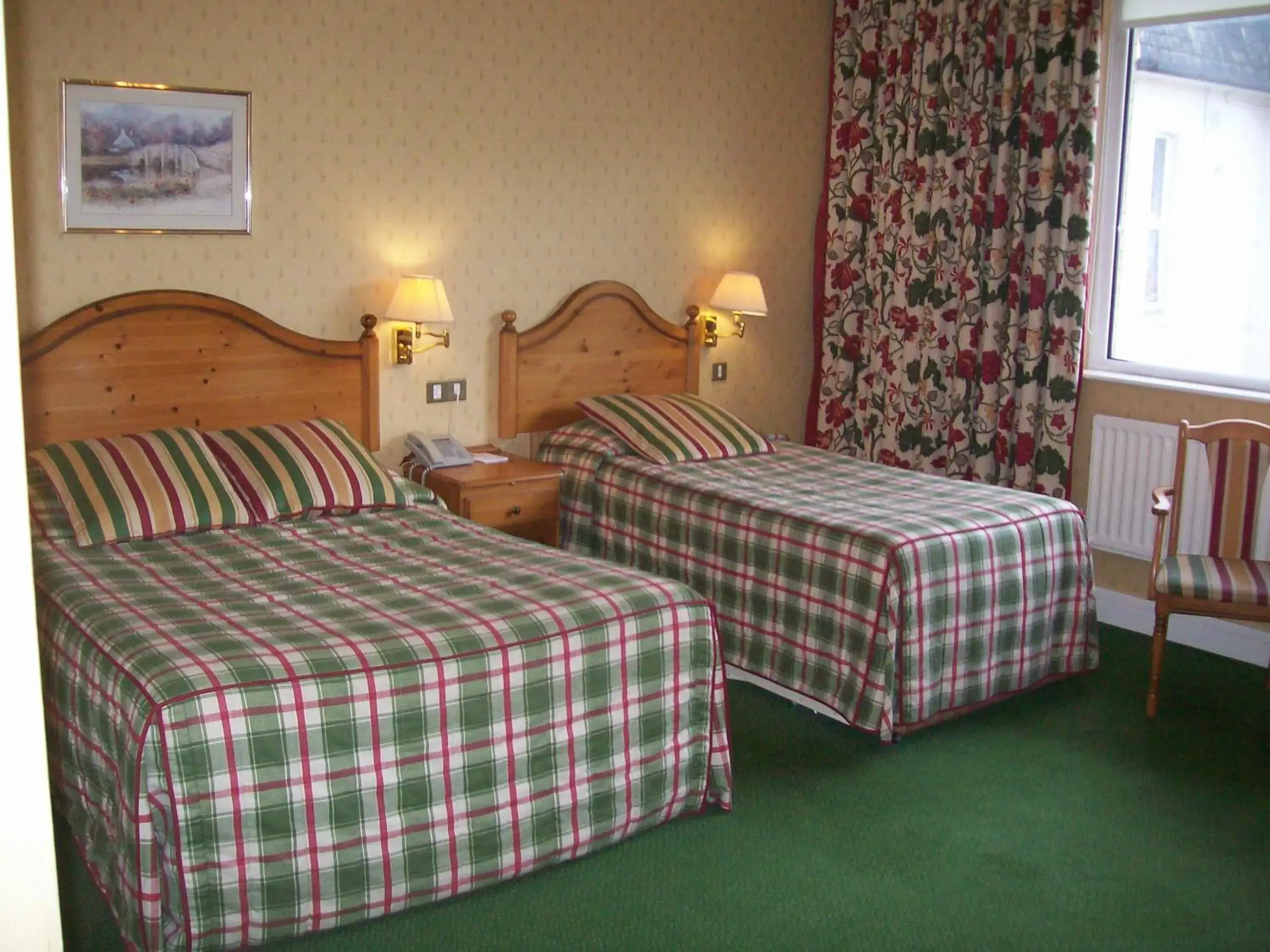 Family Room (2 Adults + 1 Child) in Elstead Hotel Family Room (2 Adults + 1 Child) in Elstead Hotel