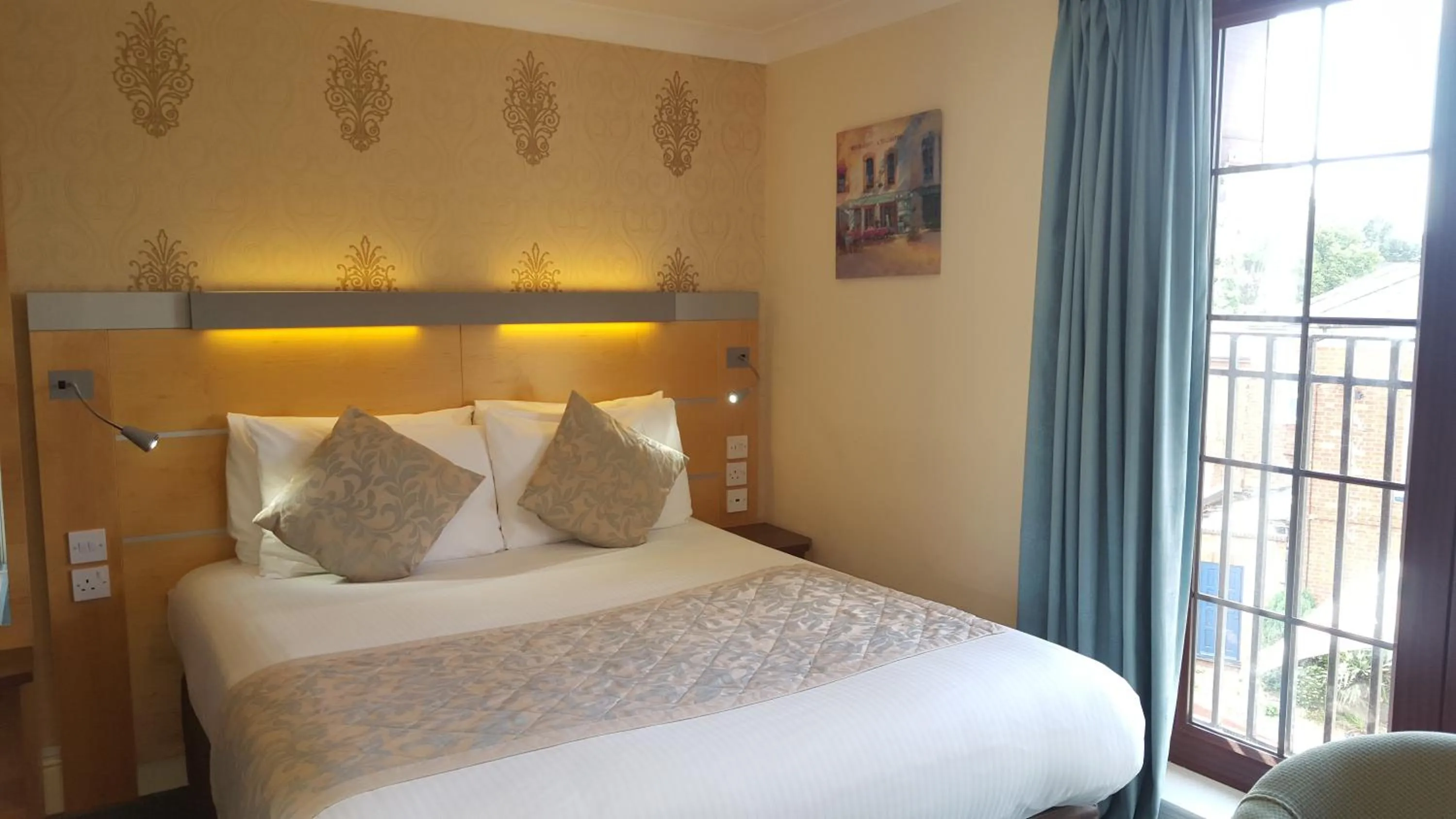 Bedroom, Bed in Sure Hotel by Best Western Birmingham South