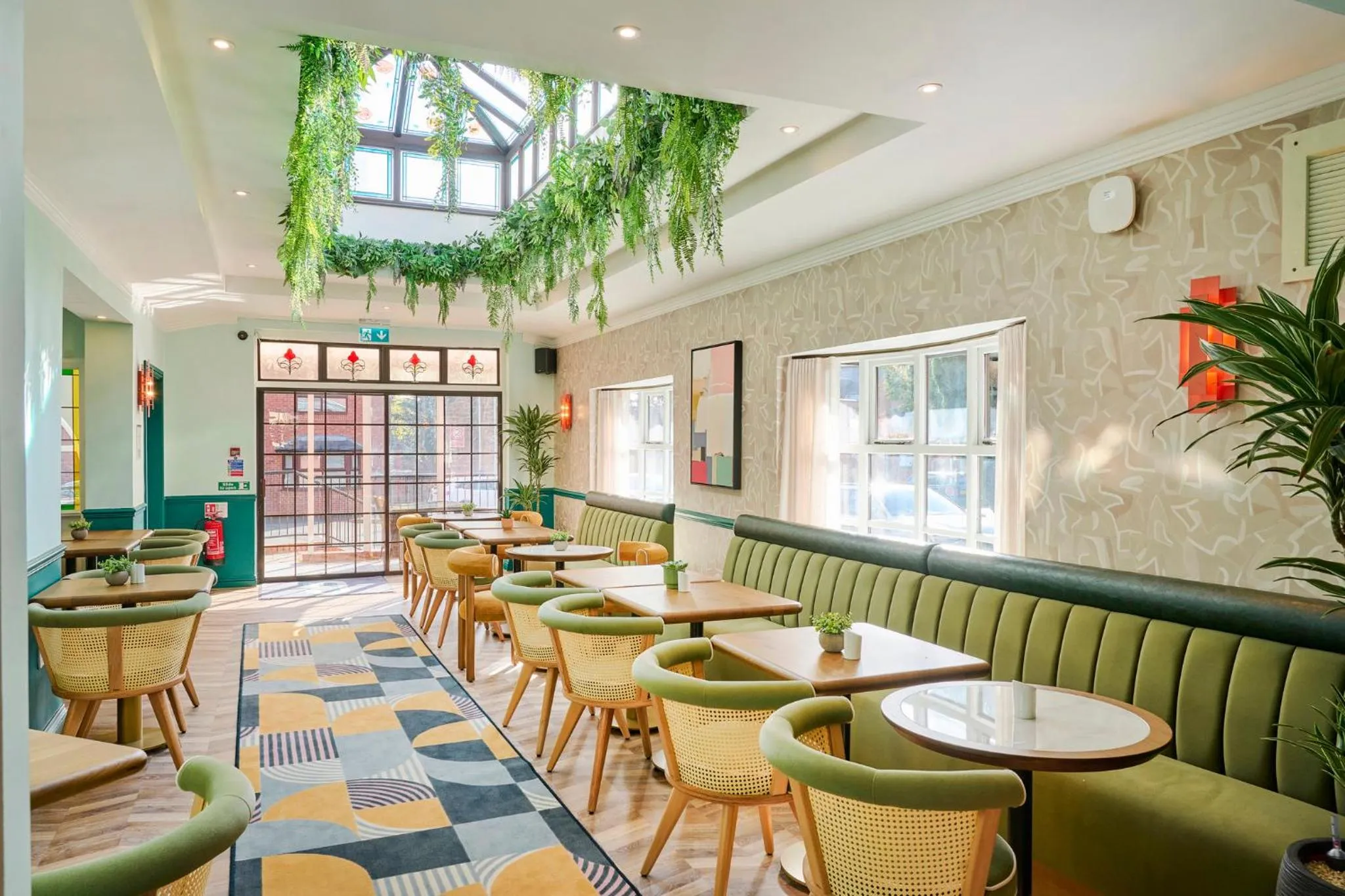 Restaurant/places to eat in Garner Hotel Birmingham South East by IHG