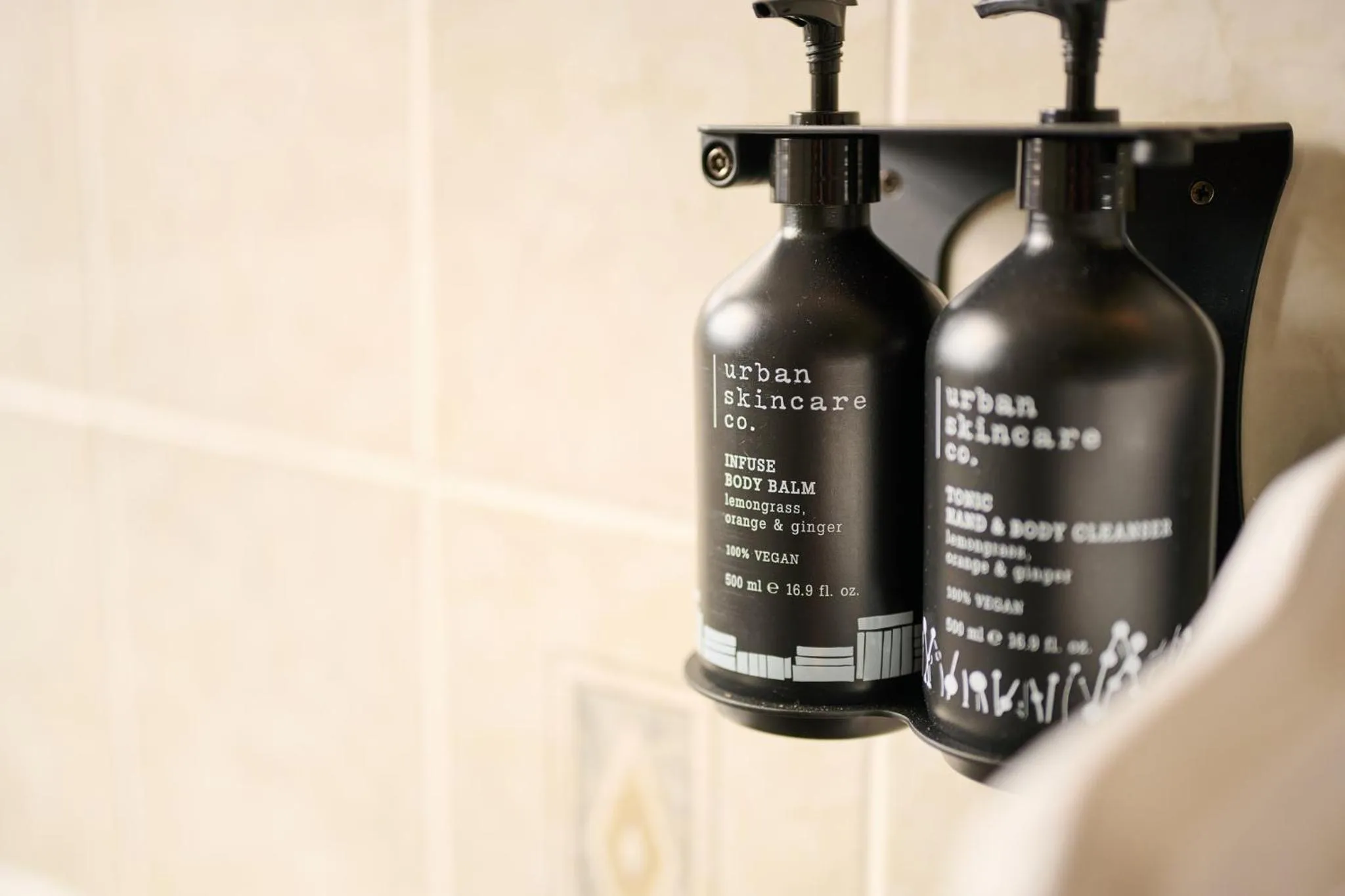 Photo of the whole room in Garner Hotel Birmingham South East by IHG