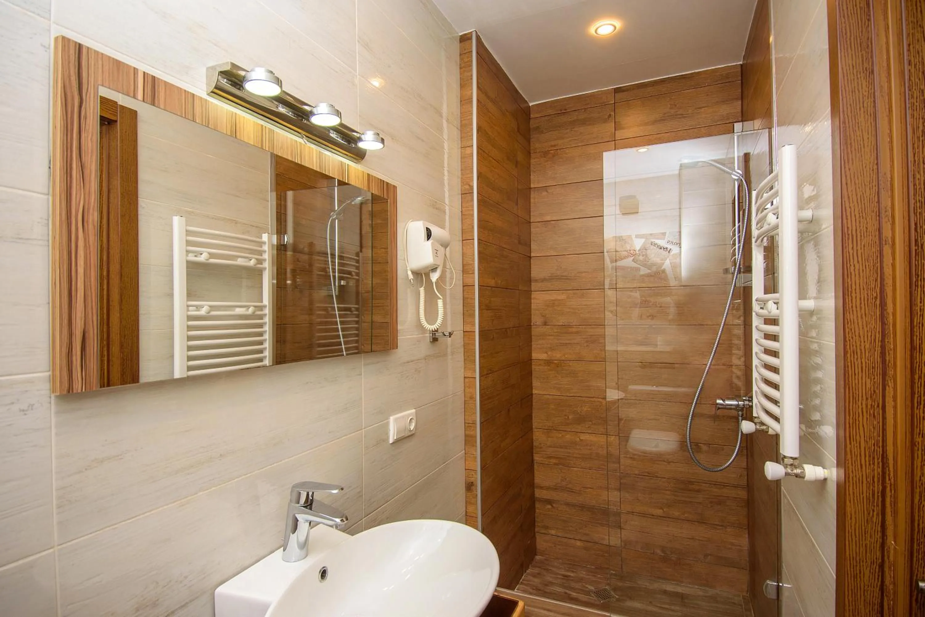 Shower in Hotel Libretto