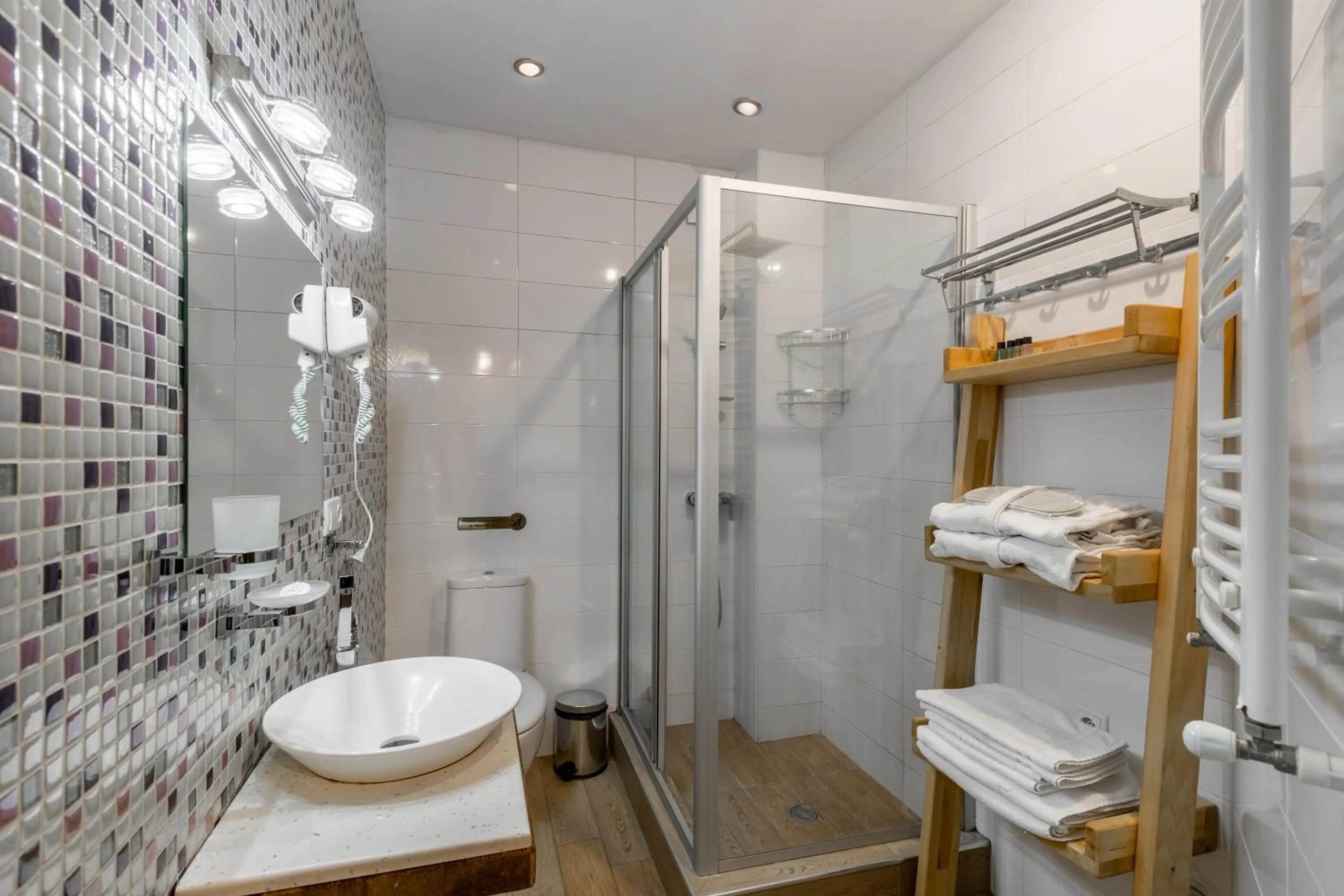 Shower in Hotel Libretto