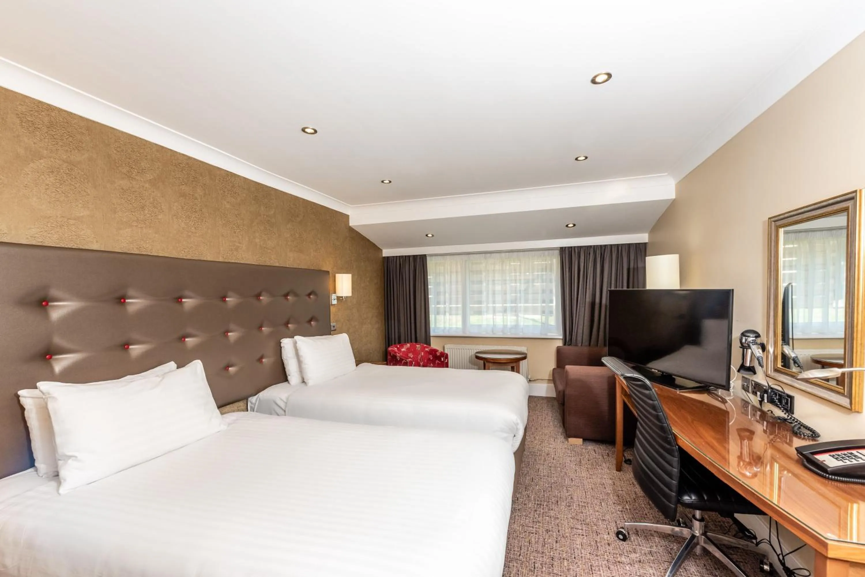 Photo of the whole room, Bed in Holiday Inn Dover by IHG