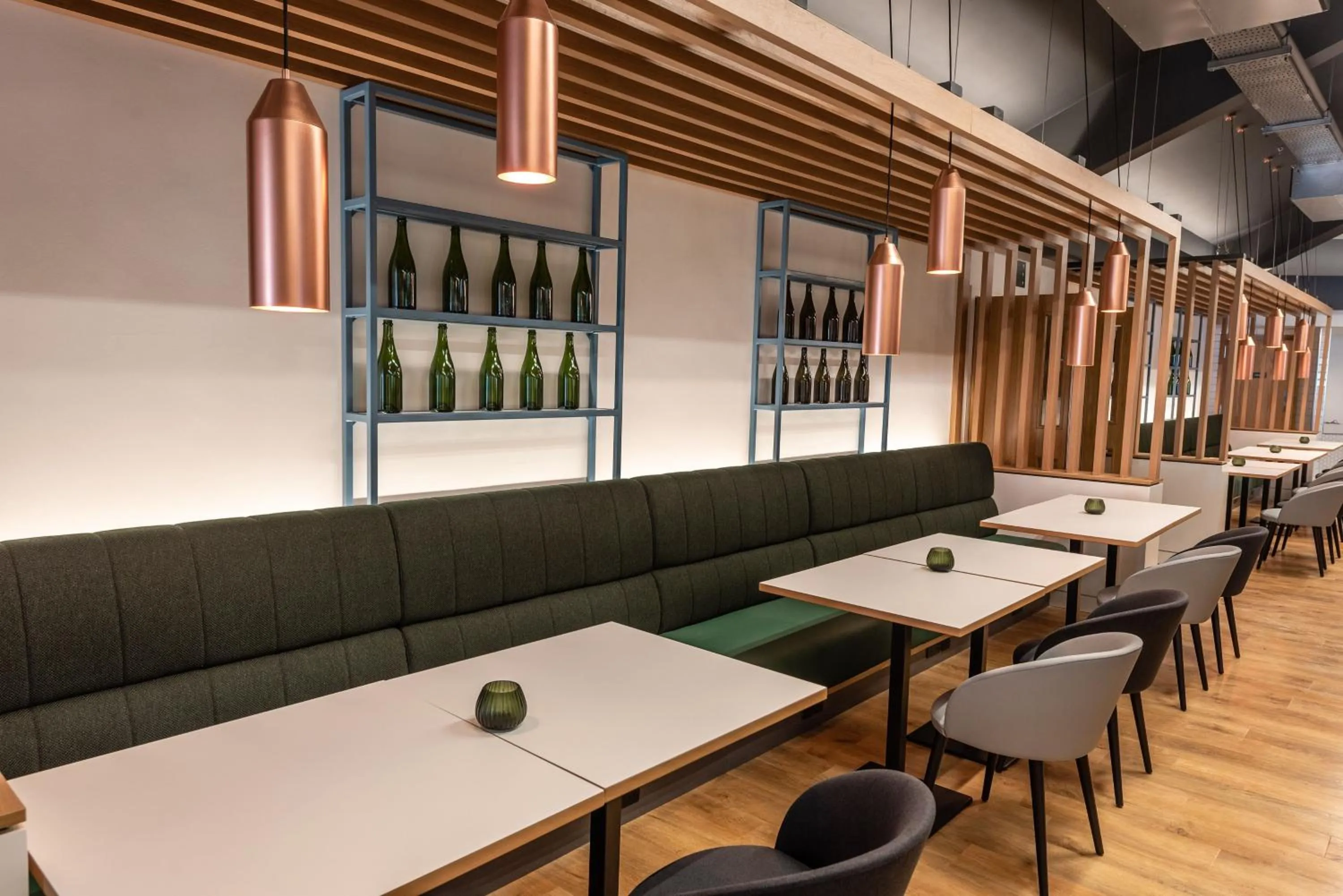 Lounge or bar in Holiday Inn Dover by IHG