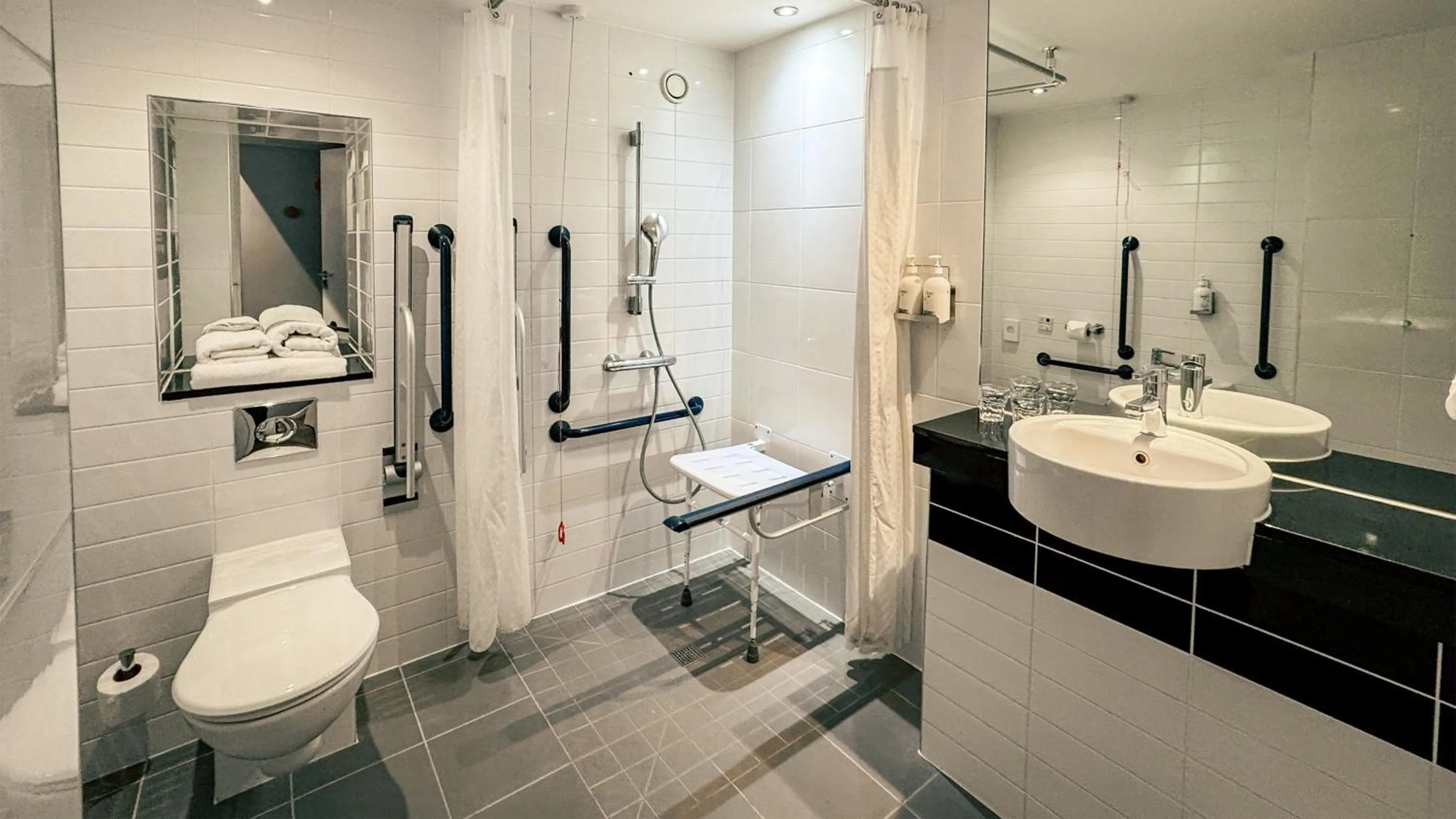Bathroom in Holiday Inn Express London Stratford by IHG