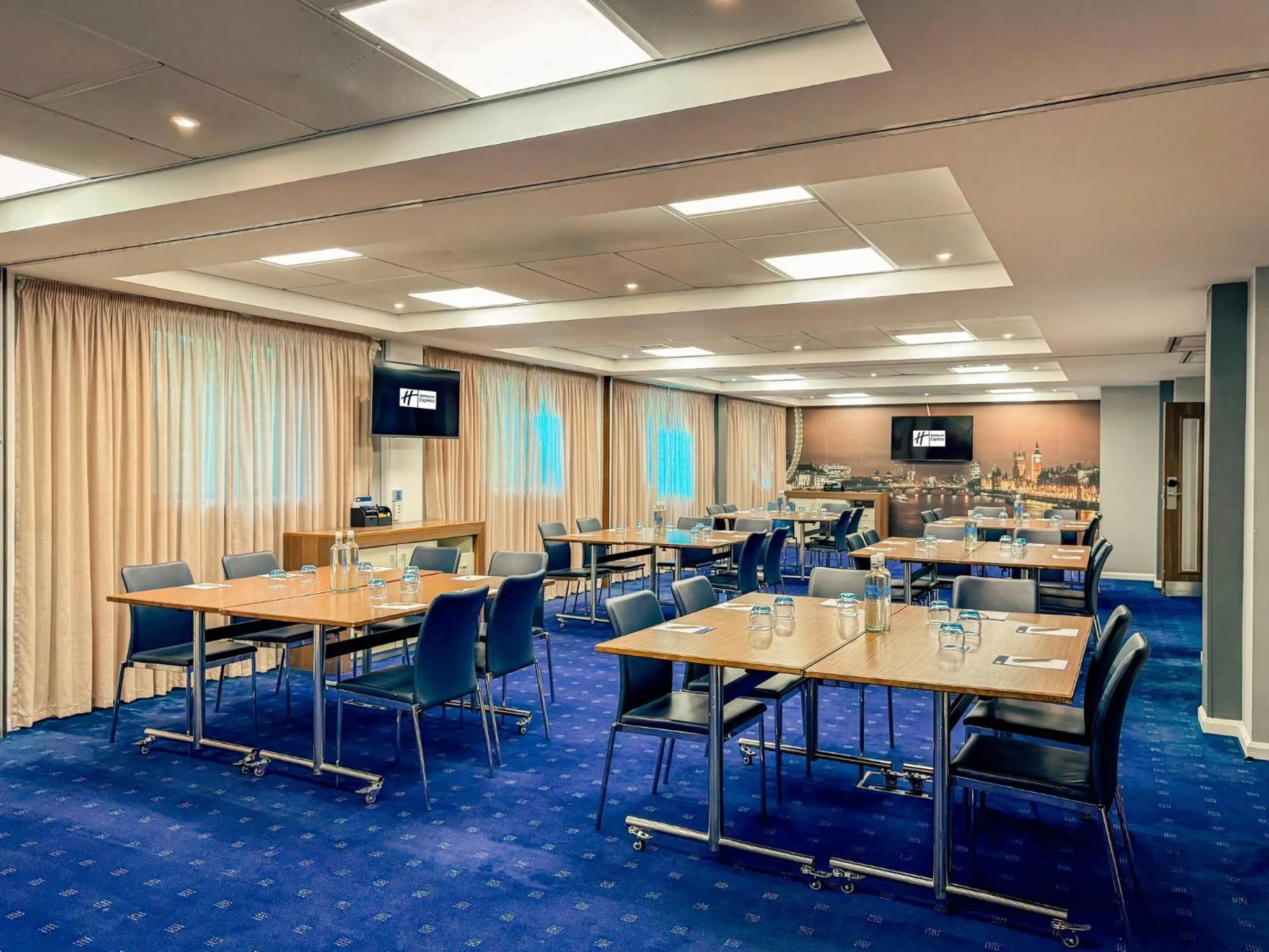 Meeting/conference room in Holiday Inn Express London Stratford by IHG