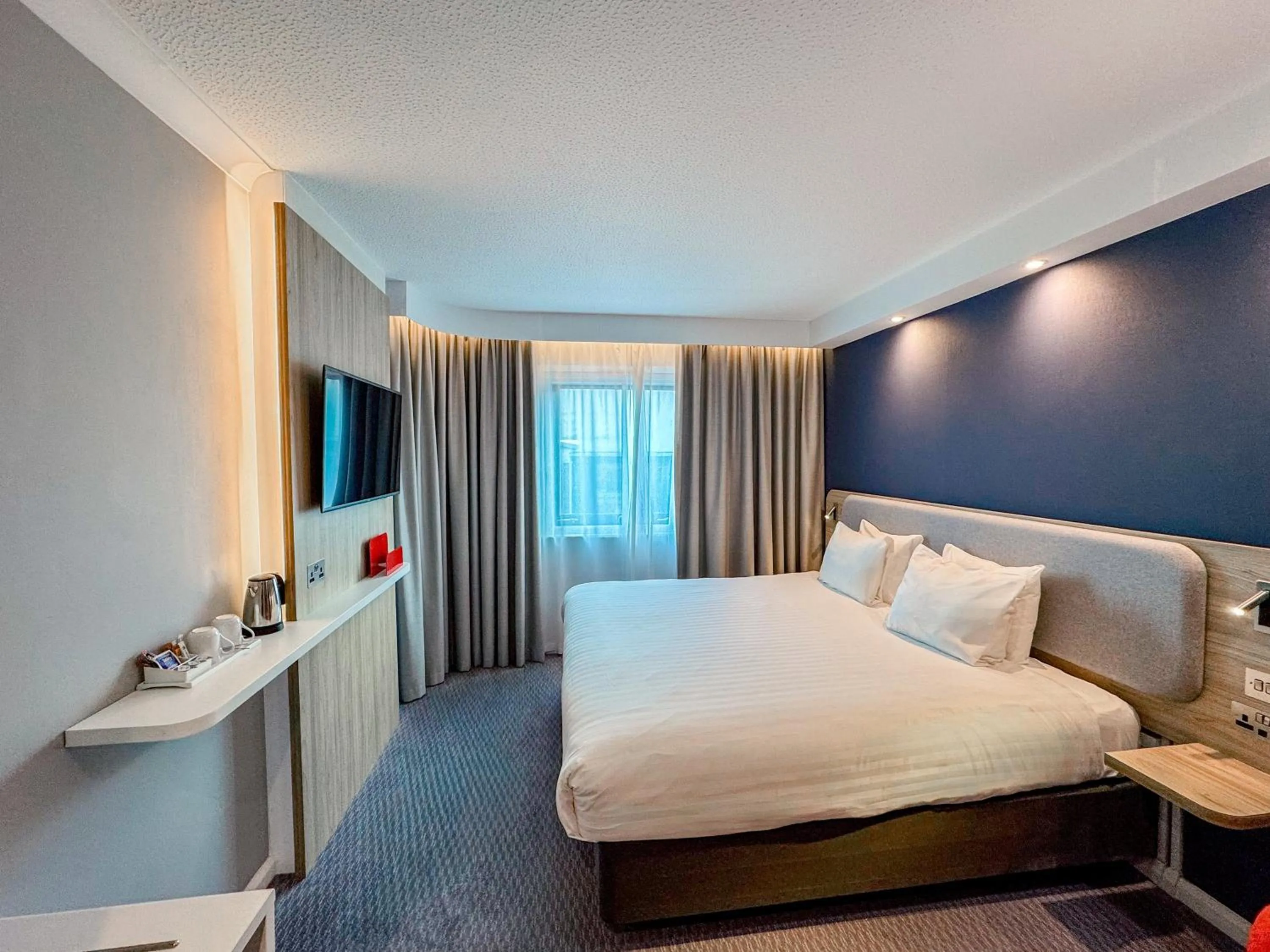 Photo of the whole room, Bed in Holiday Inn Express London Stratford by IHG