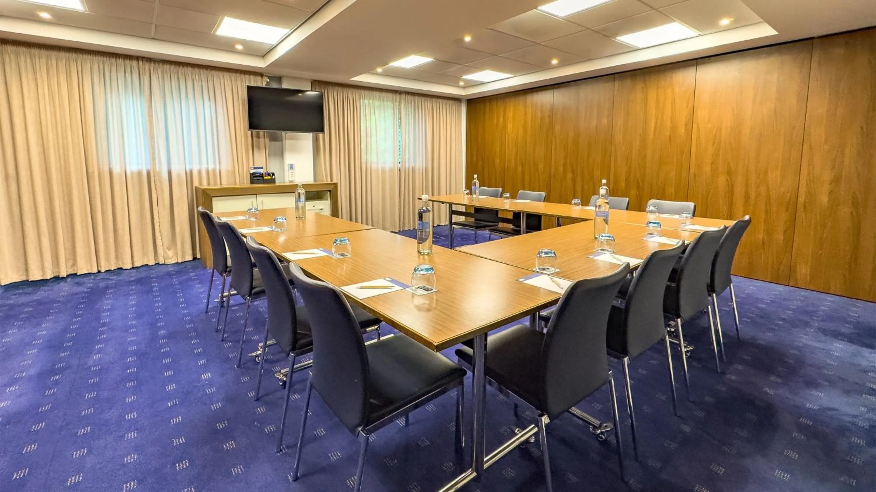 Meeting/conference room in Holiday Inn Express London Stratford by IHG