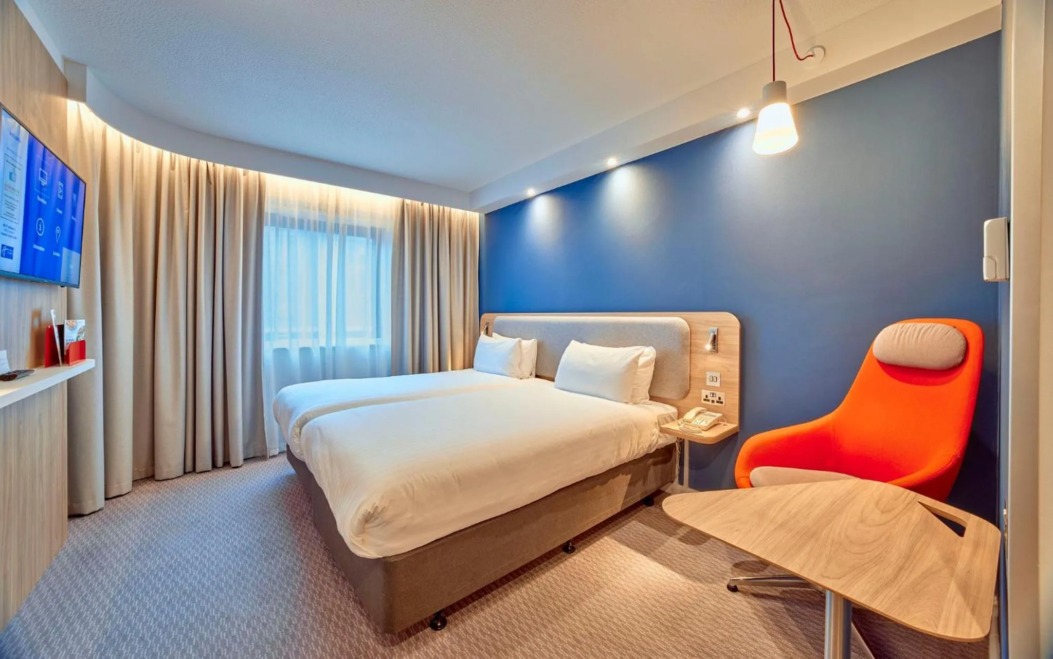 Photo of the whole room, Bed in Holiday Inn Express London Stratford by IHG