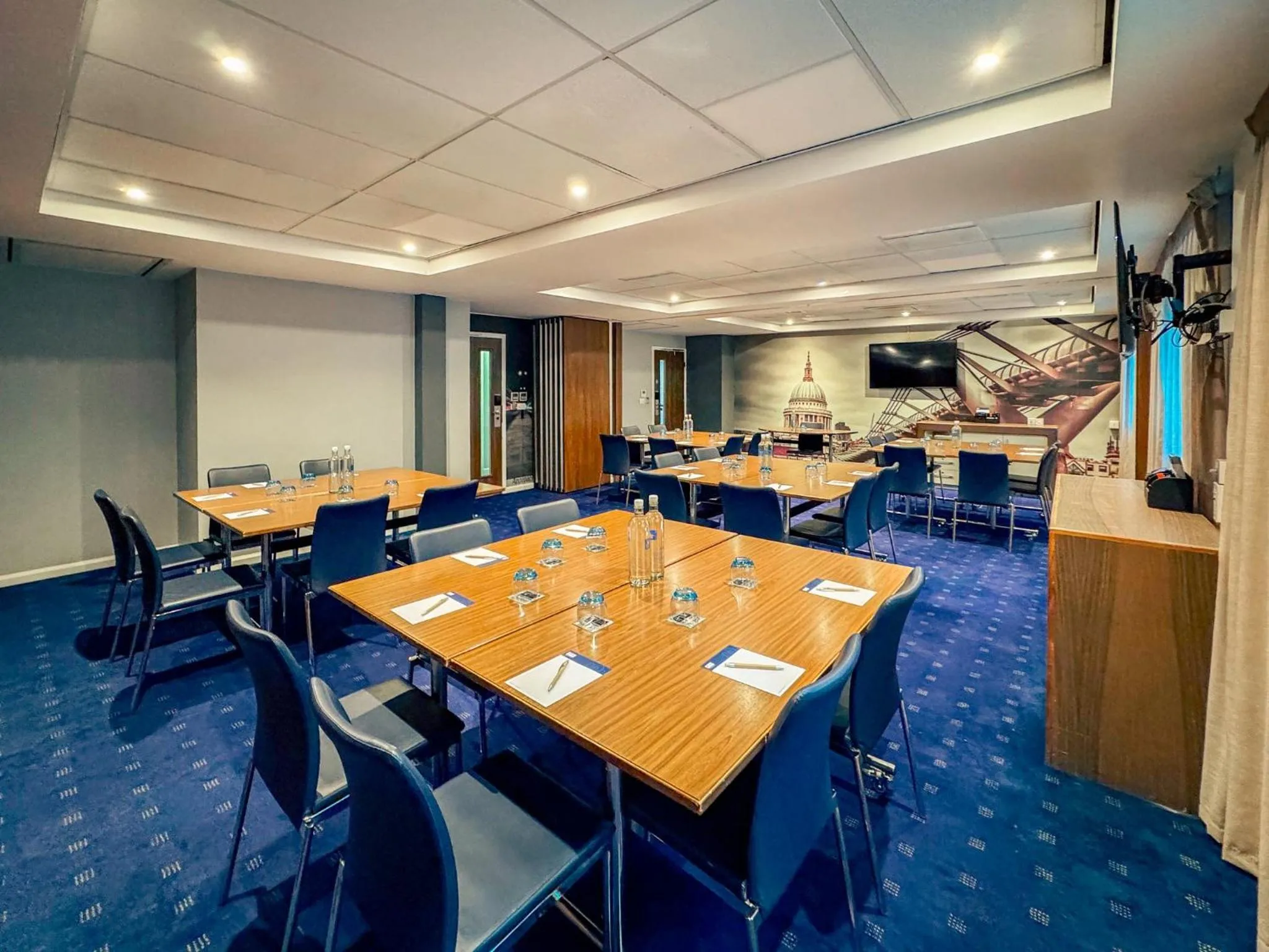Meeting/conference room in Holiday Inn Express London Stratford by IHG
