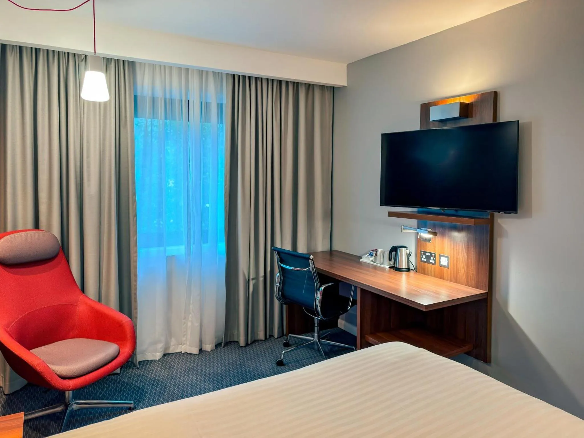 Photo of the whole room, Bed in Holiday Inn Express London Stratford by IHG