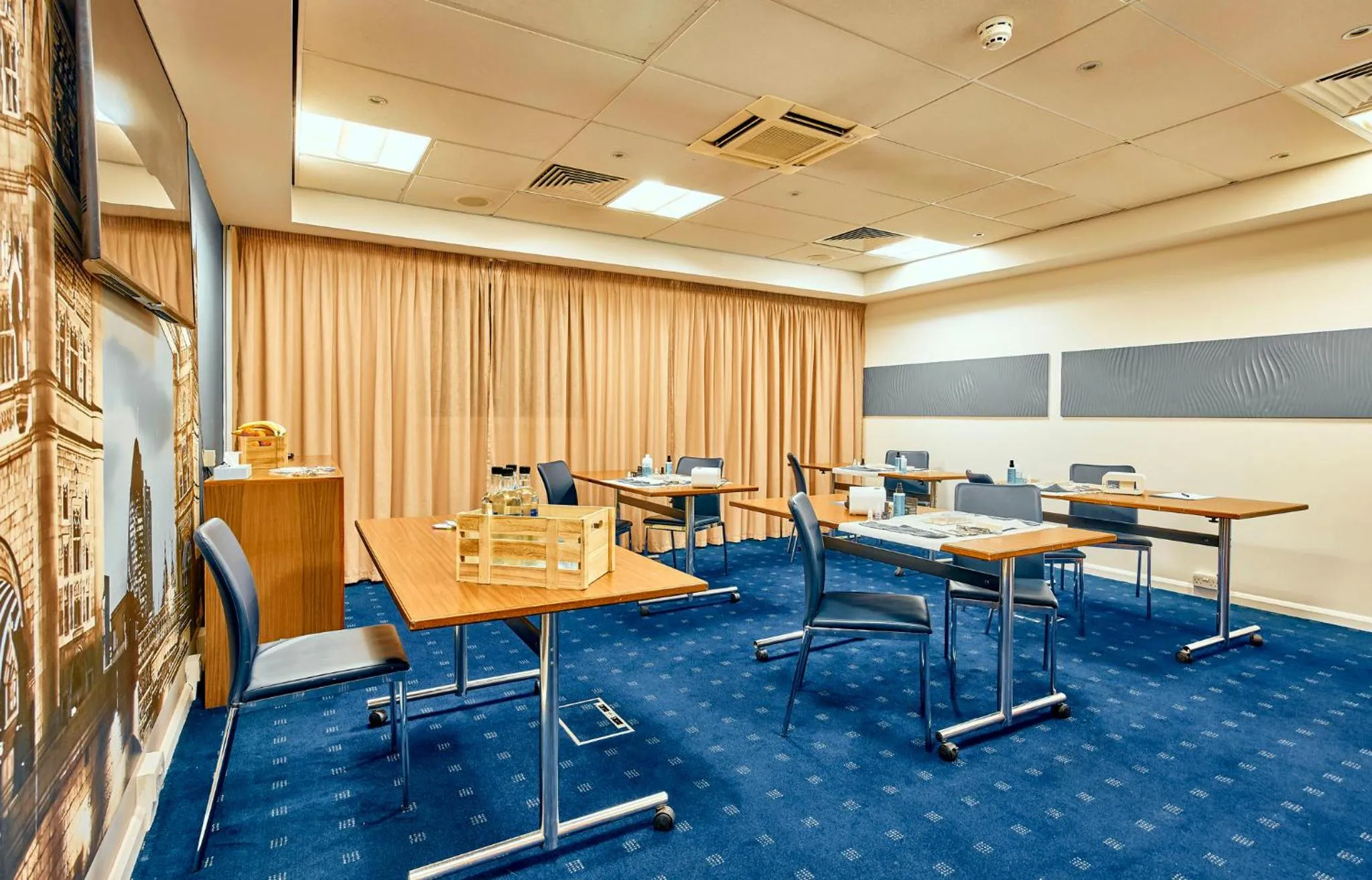 Meeting/conference room in Holiday Inn Express London Stratford by IHG