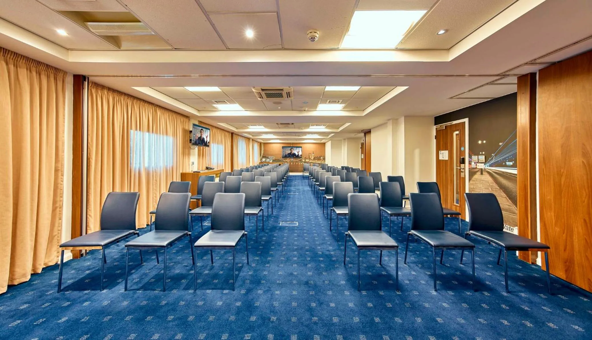 Meeting/conference room in Holiday Inn Express London Stratford by IHG