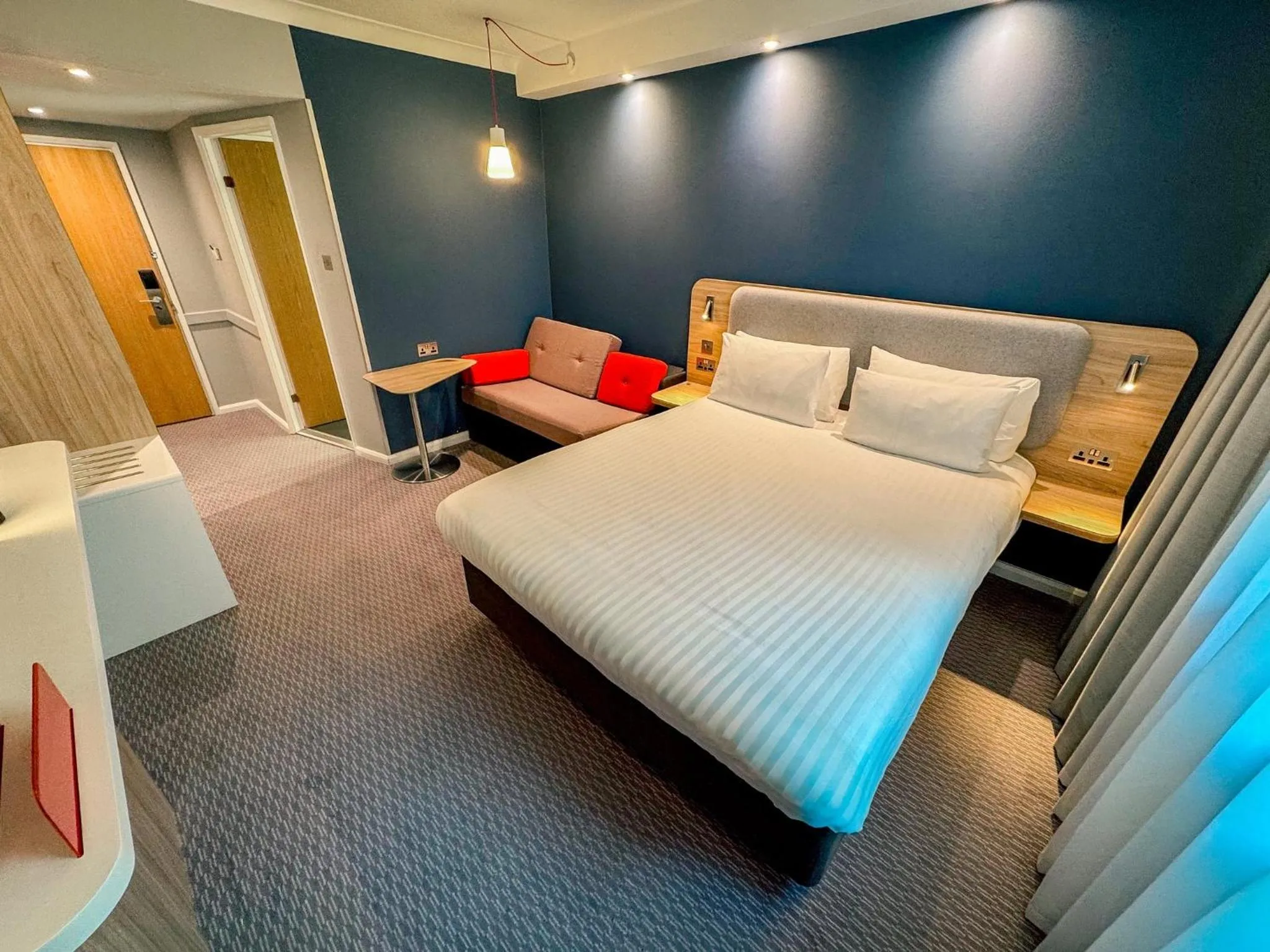 Photo of the whole room, Bed in Holiday Inn Express London Stratford by IHG