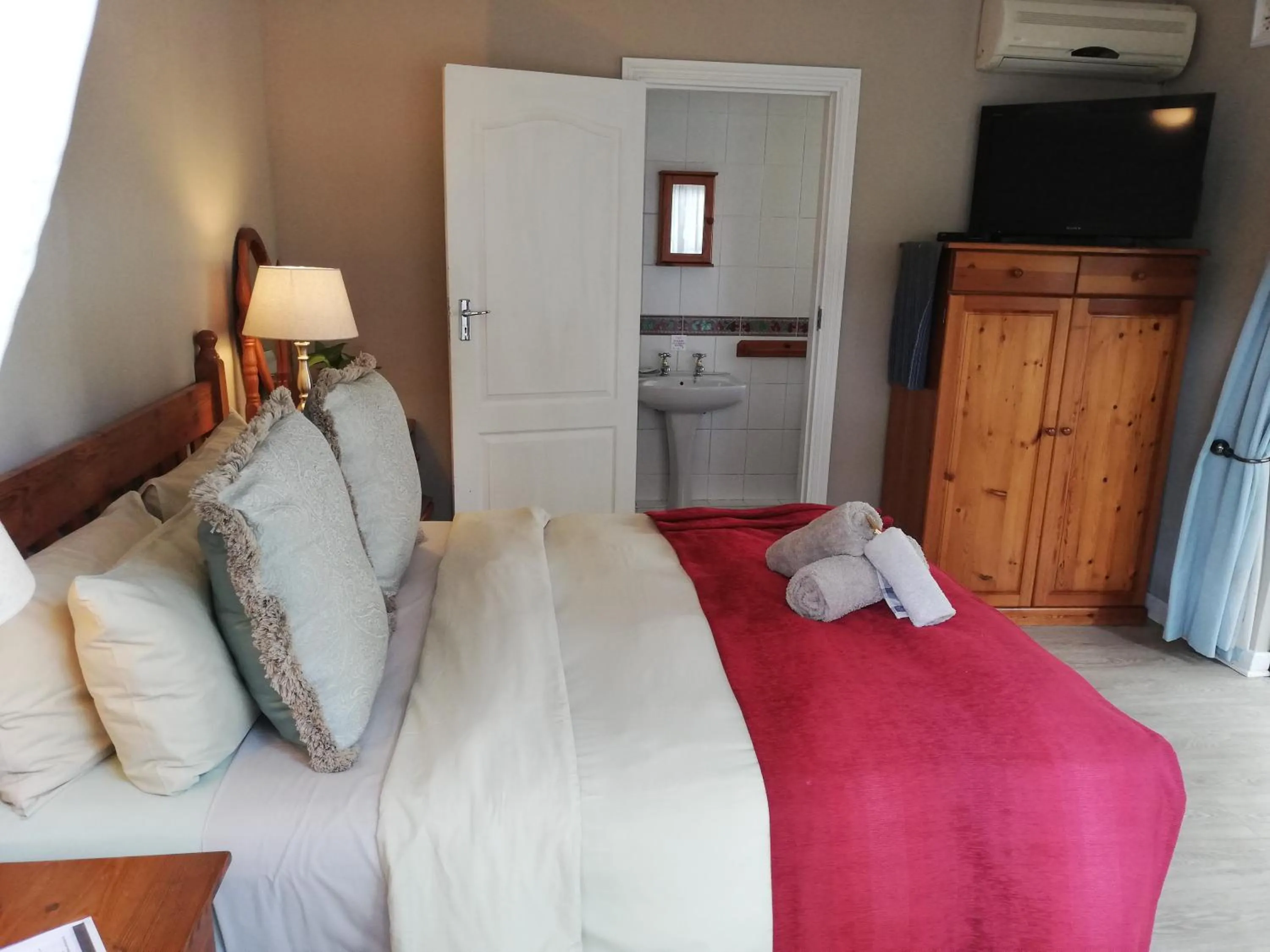 Bedroom, Bed in Fairway Guest House