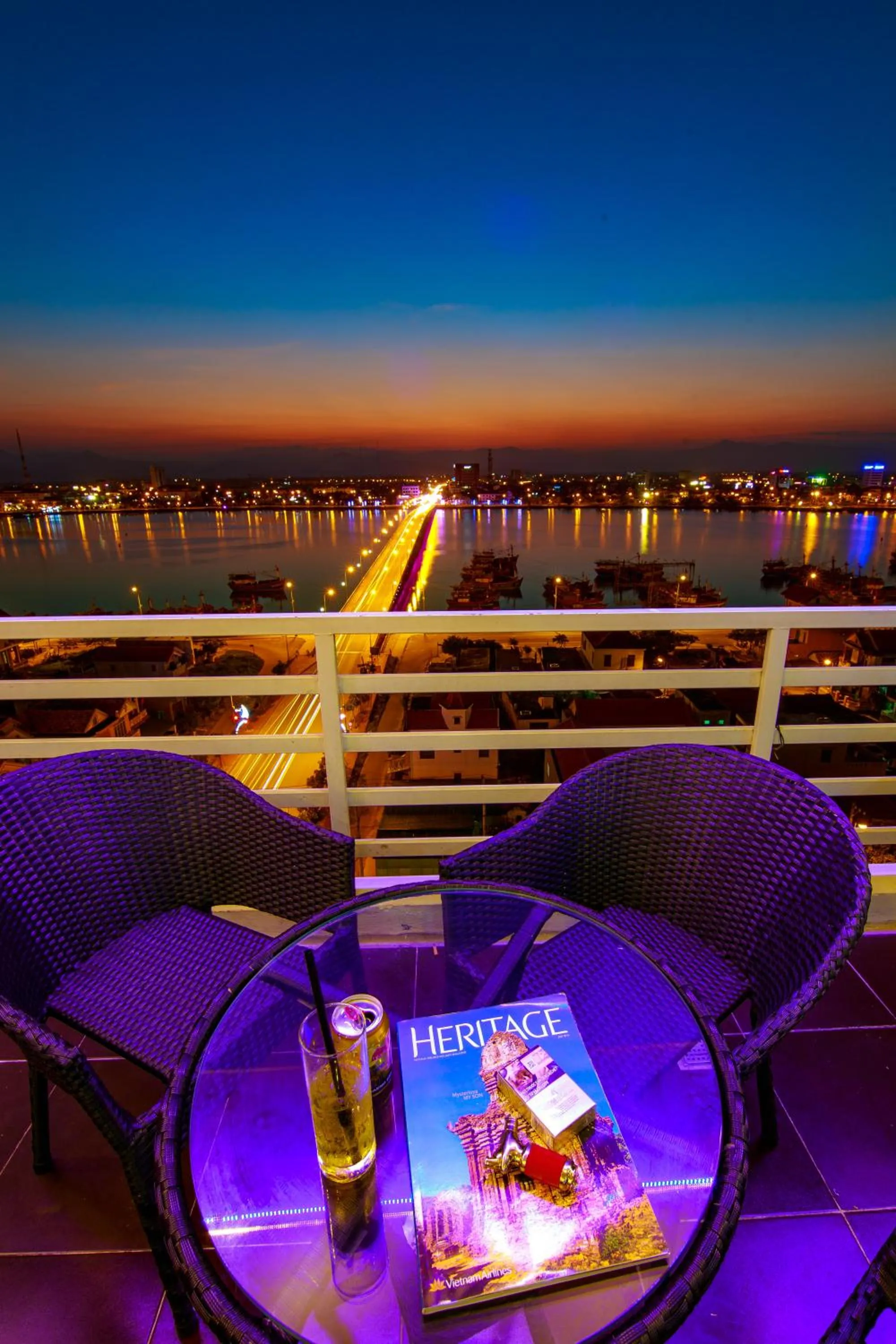 Lounge or bar in Amanda Hotel