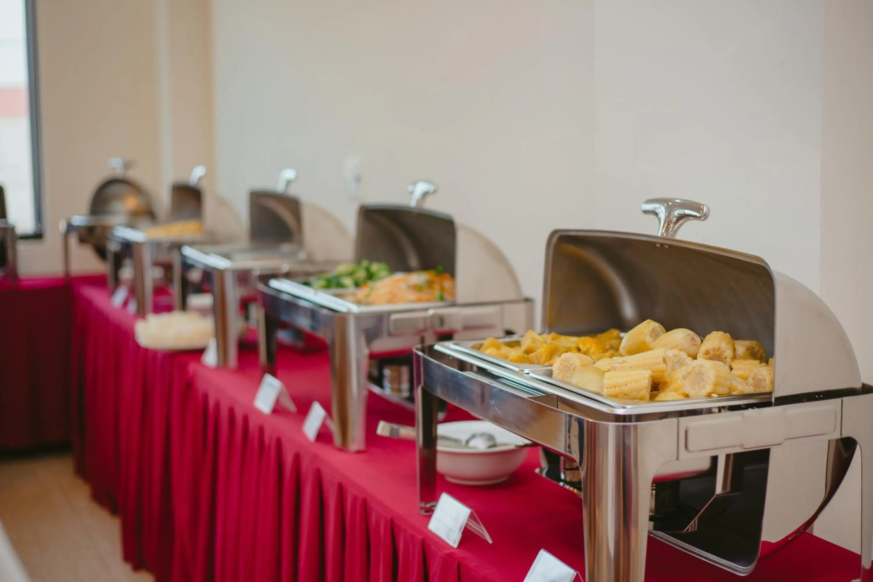 Restaurant/places to eat in Amanda Hotel