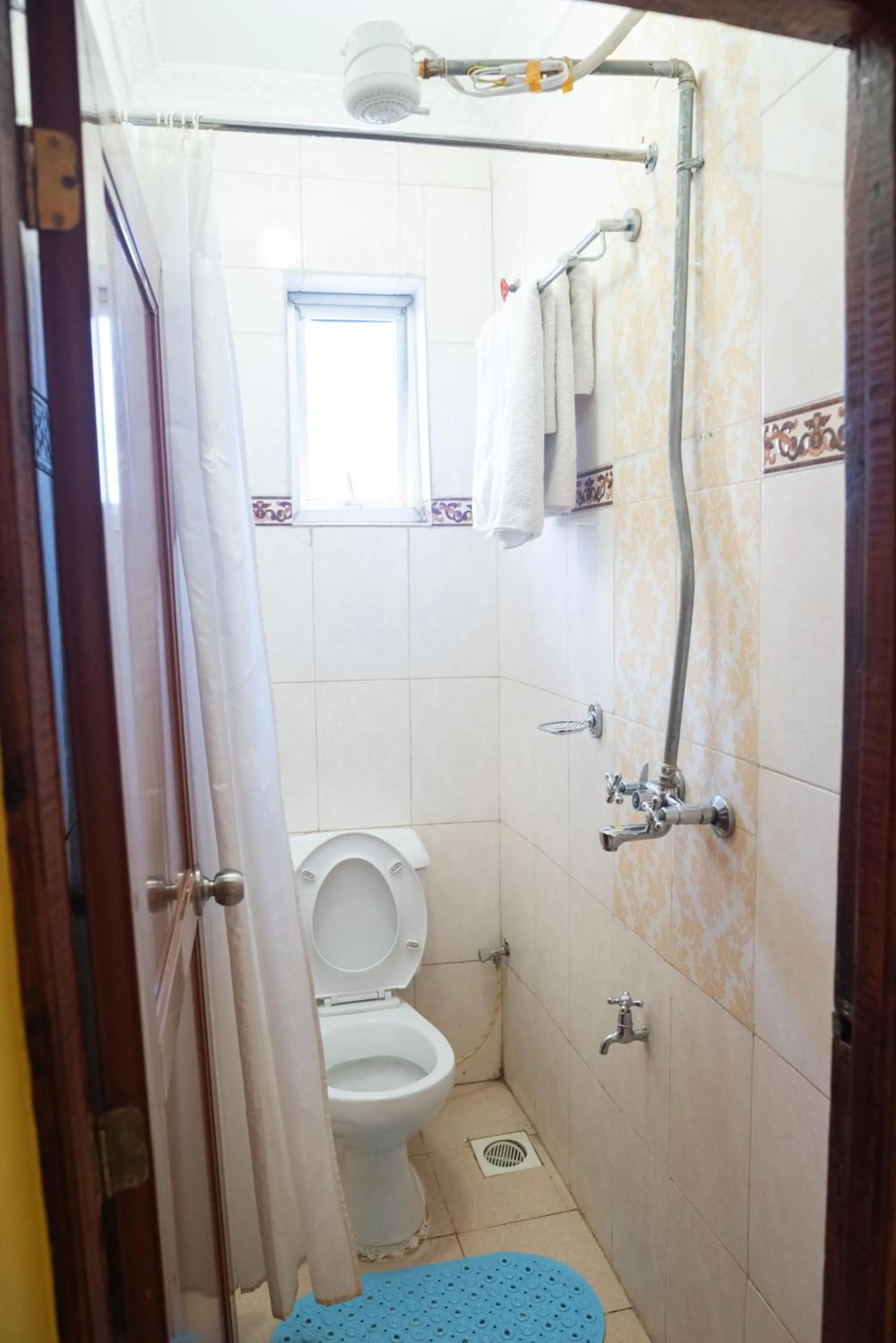 Shower in Javilla Eagles Safari Guest house