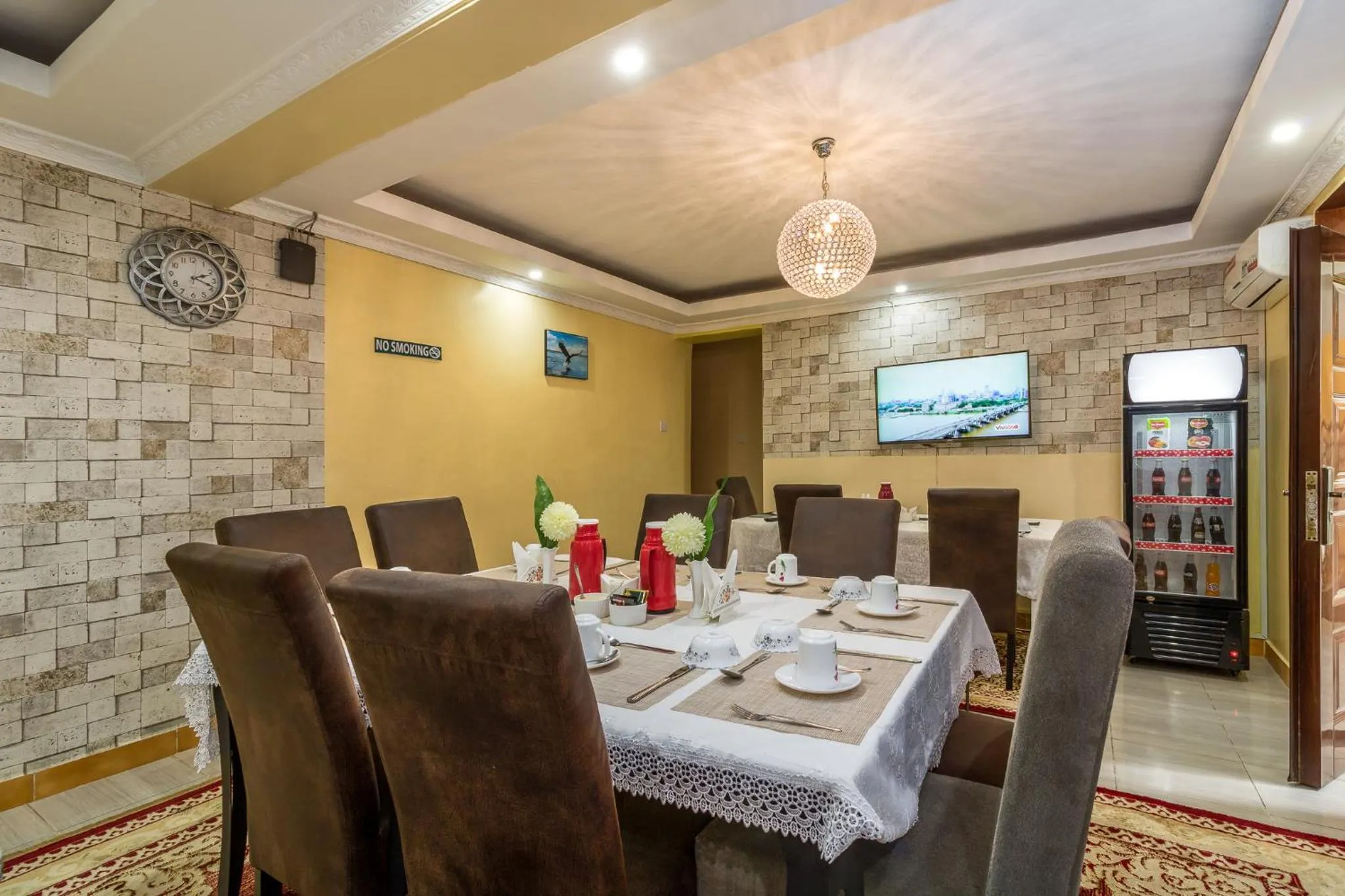 Restaurant/places to eat in Javilla Eagles Safari Guest house