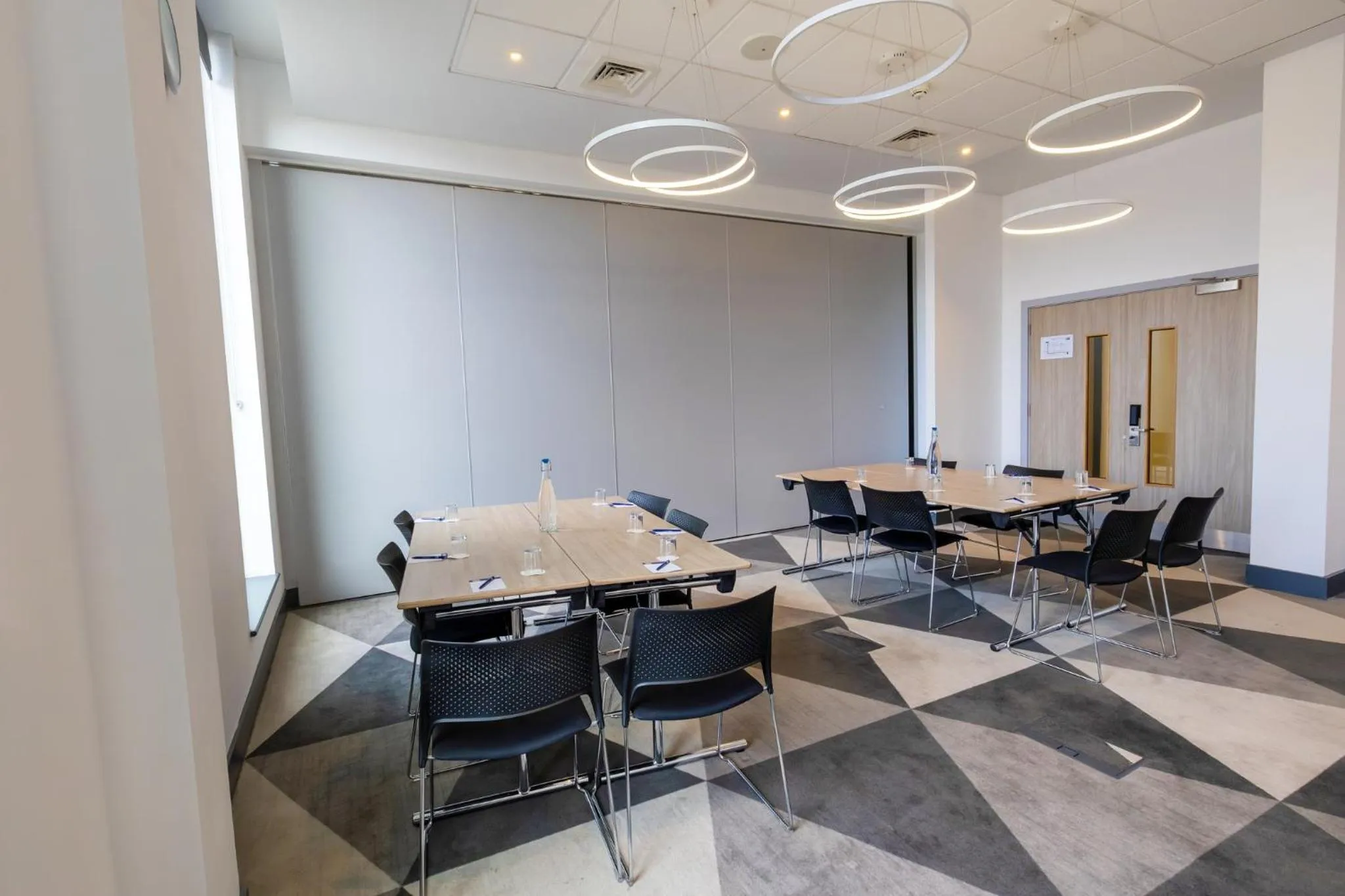 Meeting/conference room in Holiday Inn Express - Manchester - TRAFFORDCITY by IHG