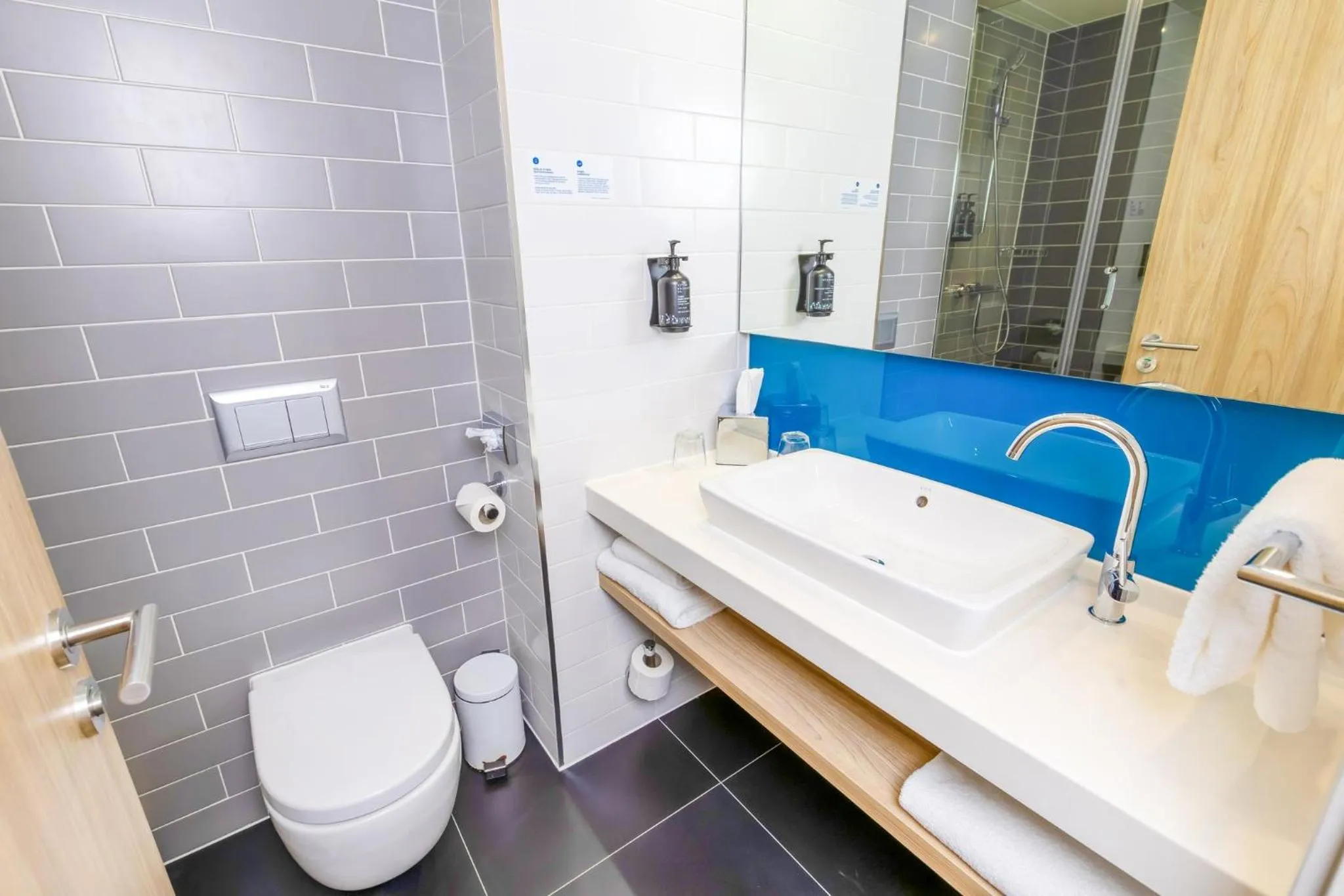 Bathroom in Holiday Inn Express - Manchester - TRAFFORDCITY by IHG