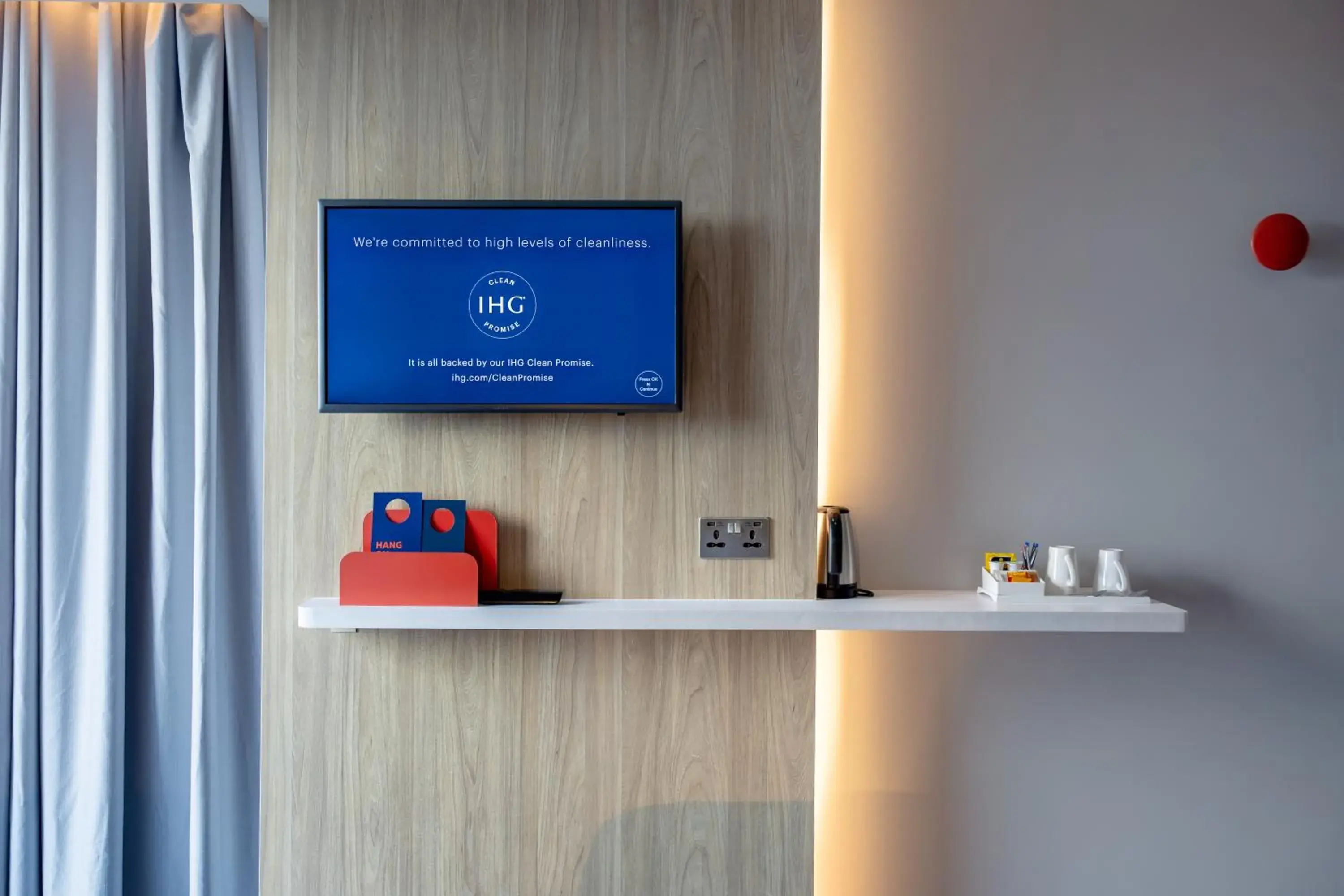 Standard King Room with Single Sofa Bed with Free Hot Breakfast in Holiday Inn Express - Manchester - TRAFFORDCITY by IHG Standard King Room with Single Sofa Bed with Free Hot Breakfast in Holiday Inn Express - Manchester - TRAFFORDCITY by IHG