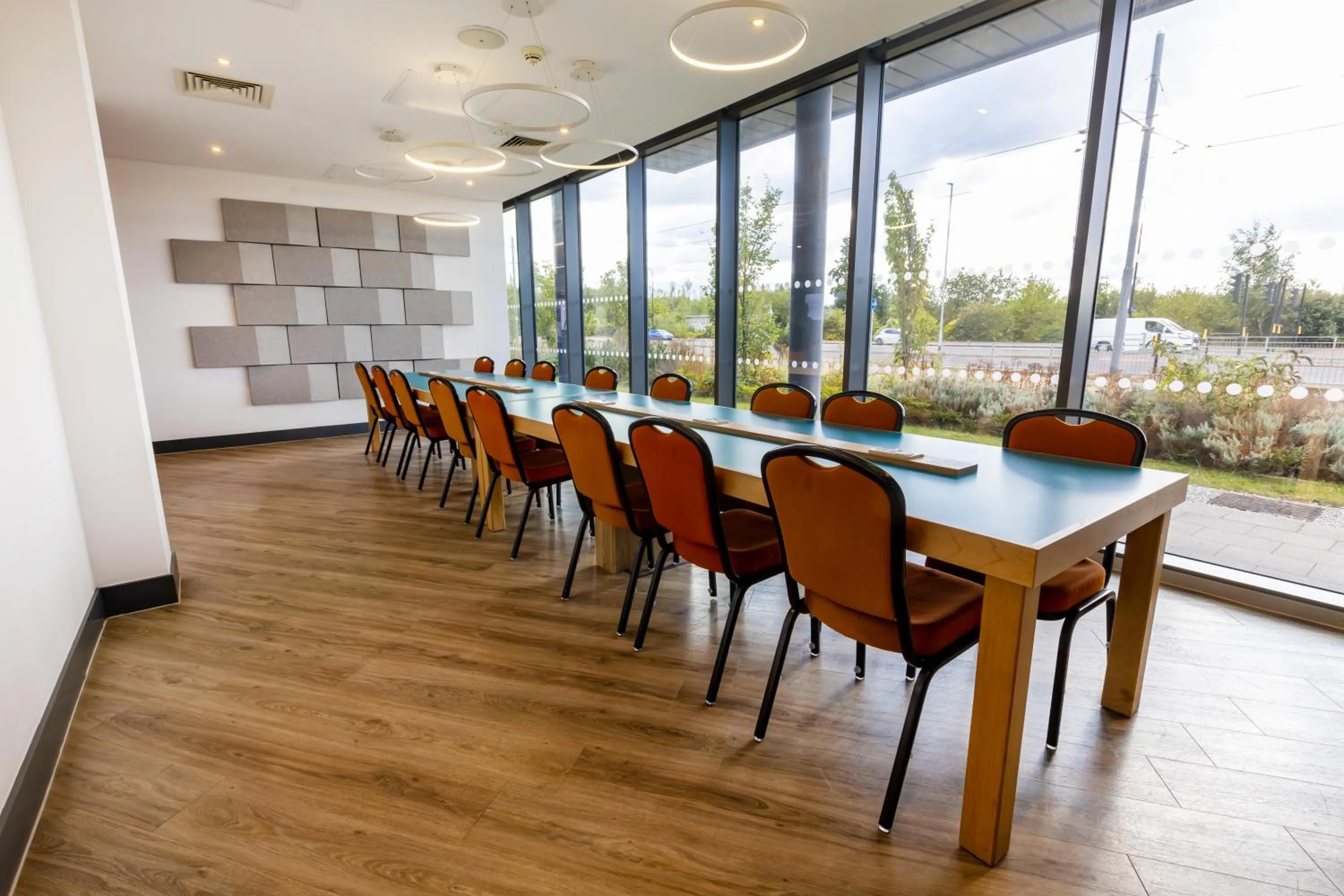 Seating area in Holiday Inn Express - Manchester - TRAFFORDCITY by IHG