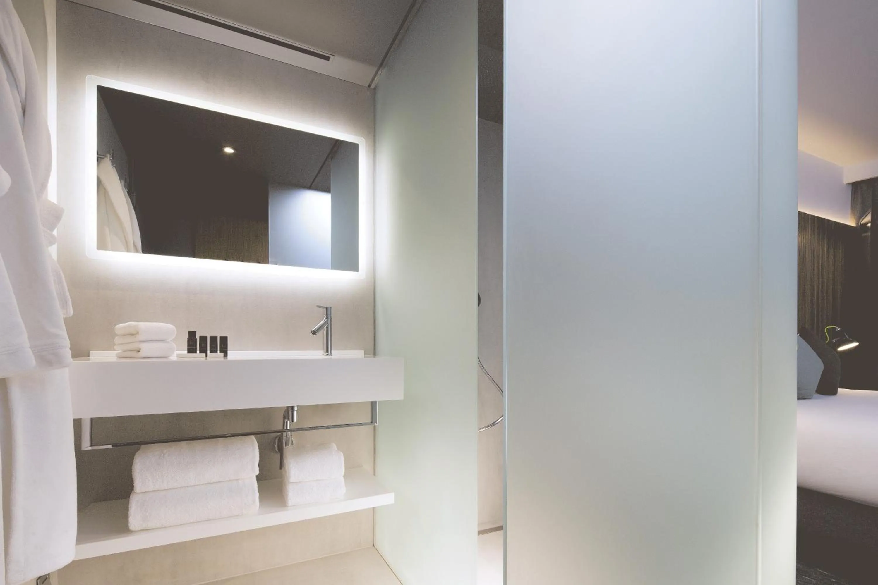Bathroom, Bed in Drawing Hotel