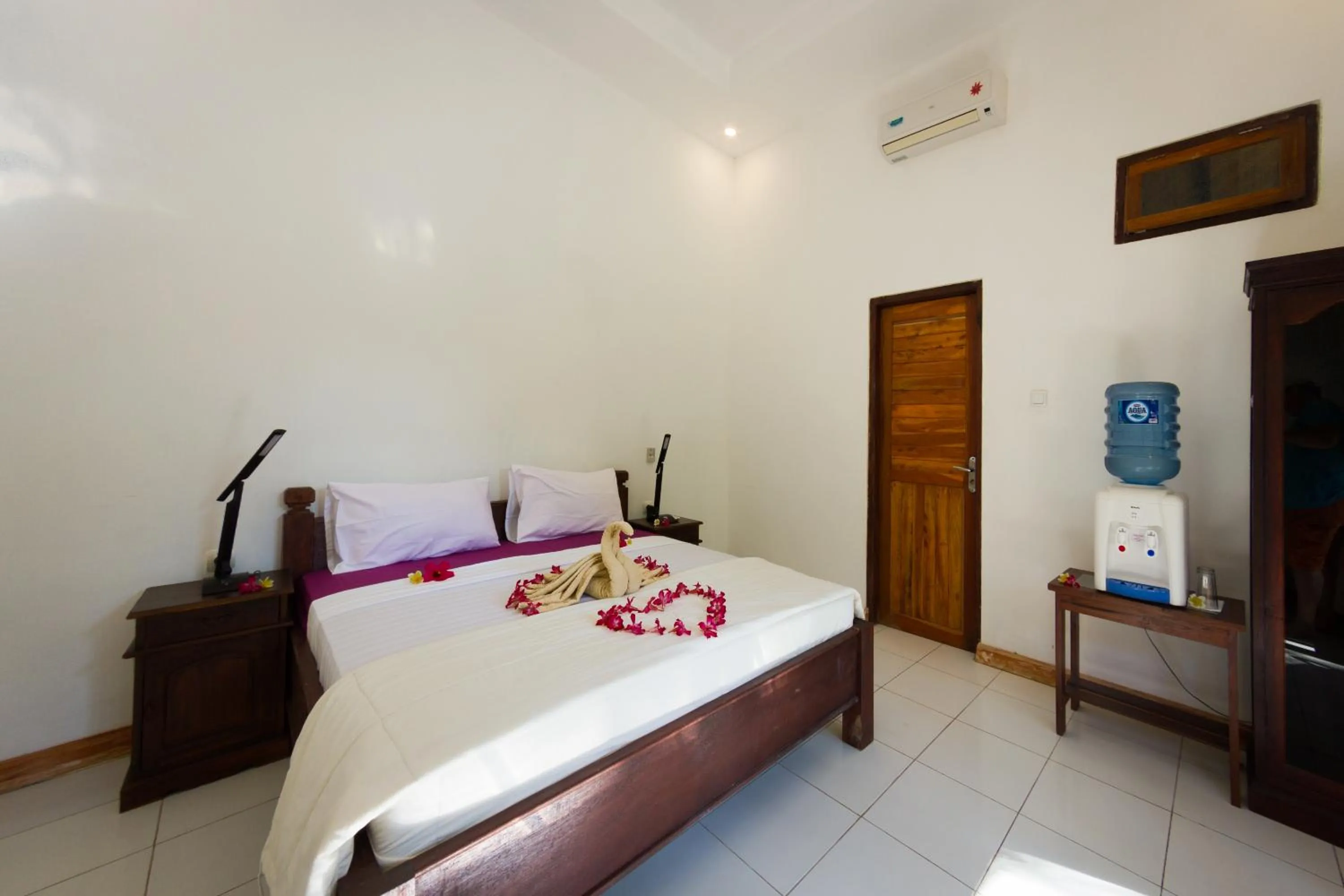 Coffee/tea facilities, Bed in Oasis