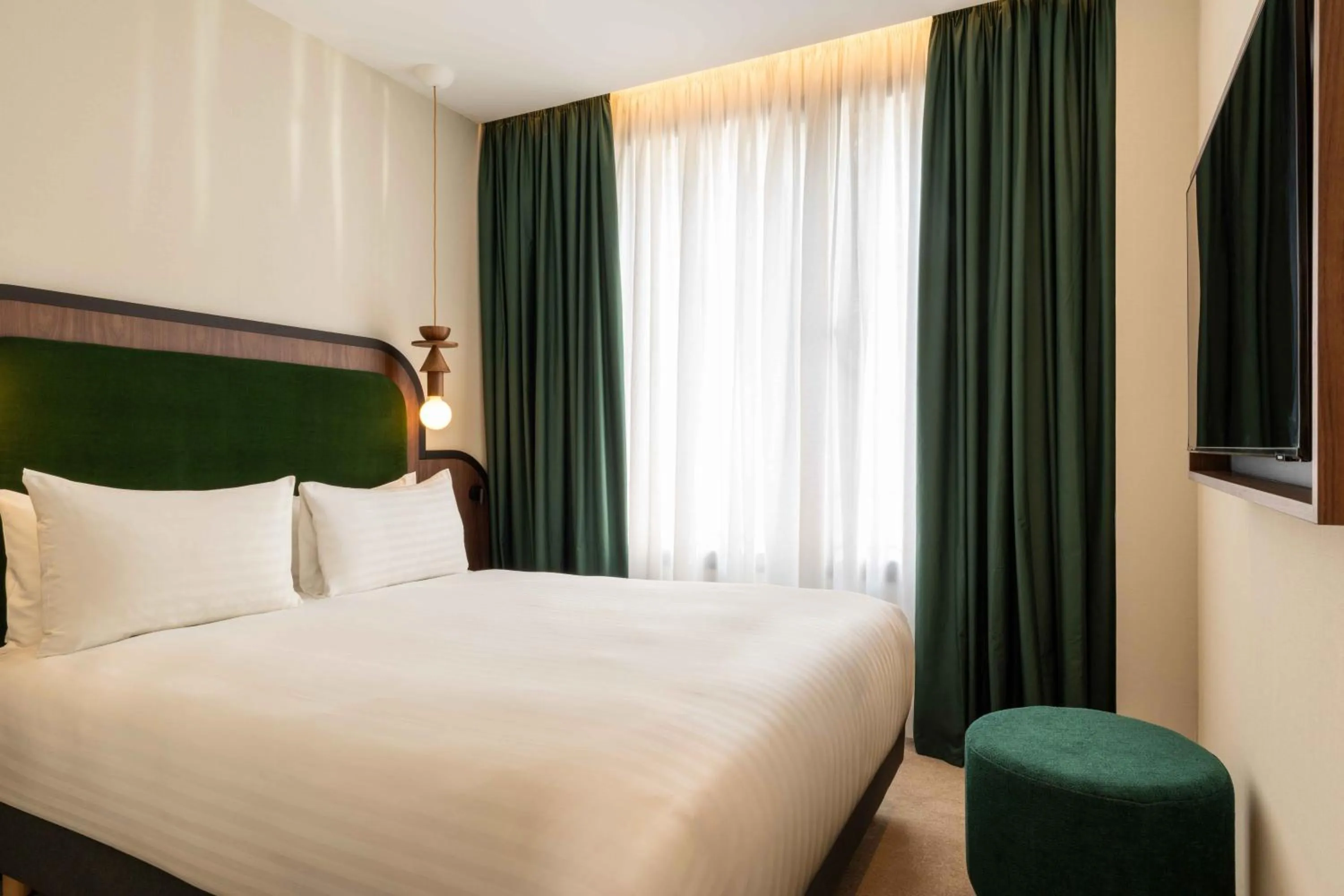 Photo of the whole room, Bed in Hotel Le Richemont