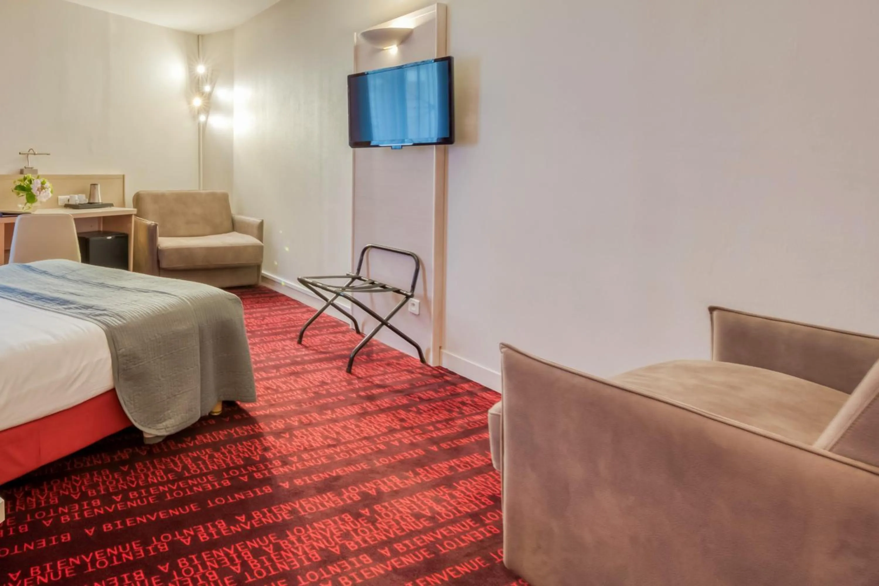 TV and multimedia, Bed in Hotel Le Richemont