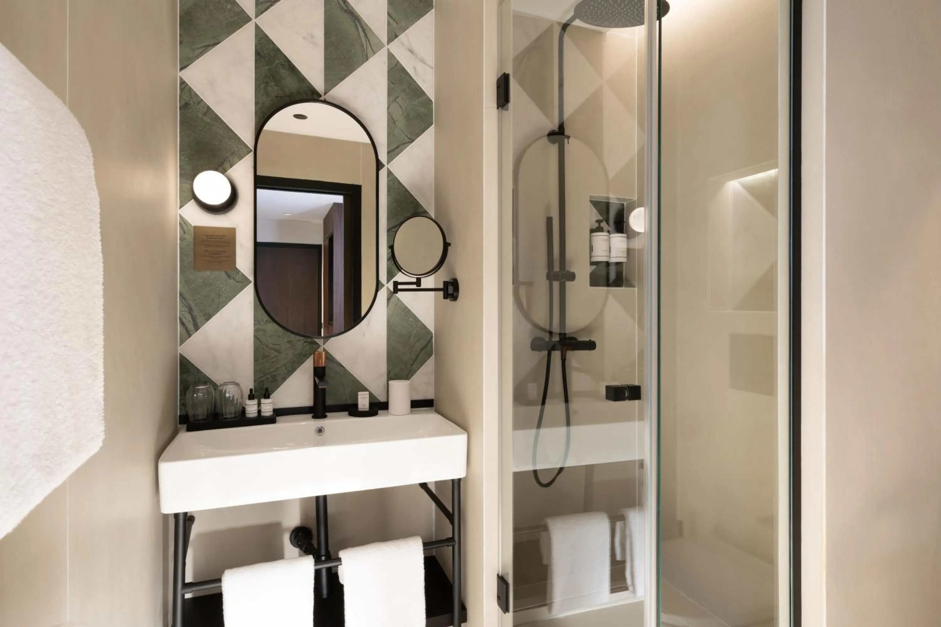 Shower in Hotel Le Richemont