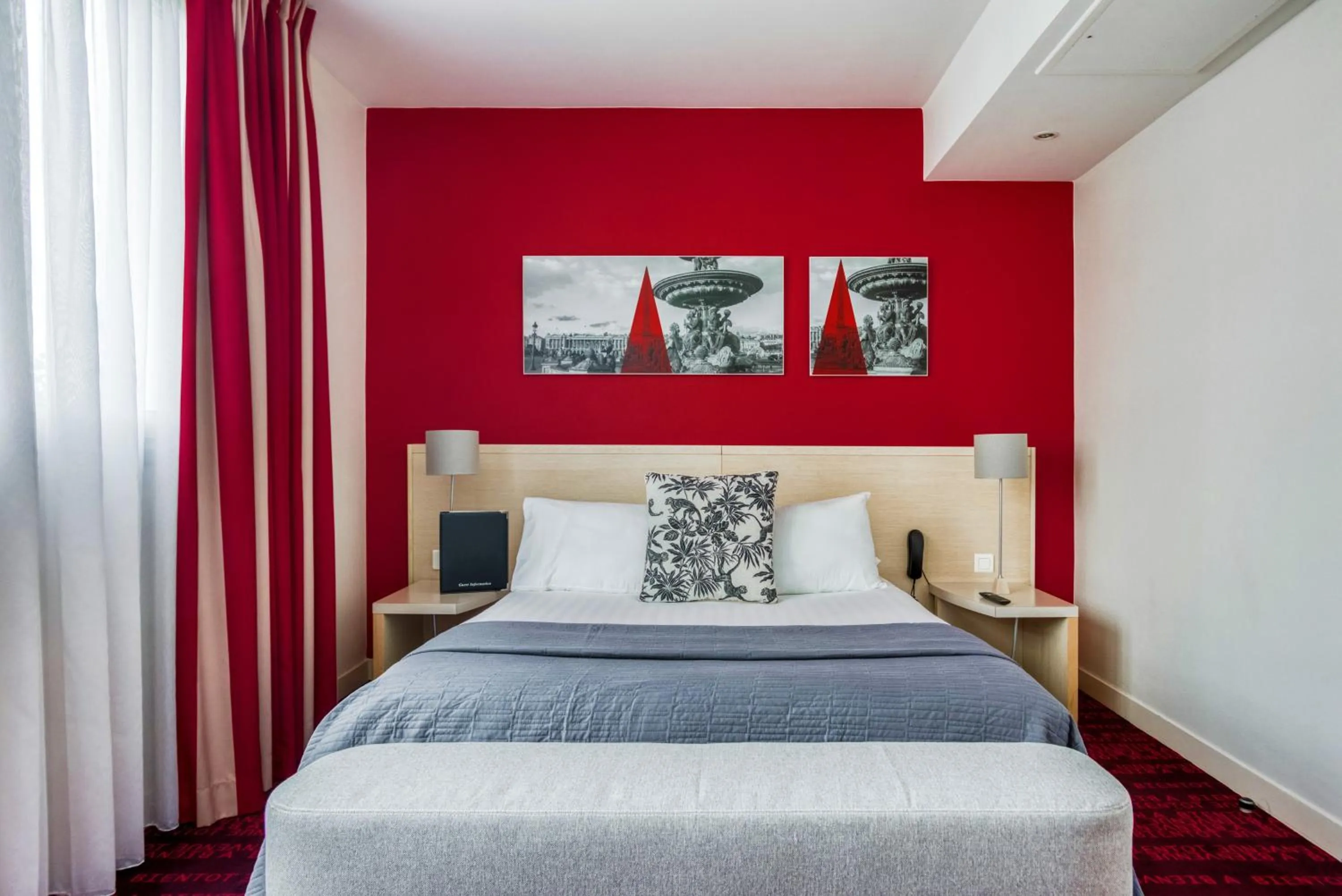 Balcony/Terrace, Bed in Hotel Le Richemont