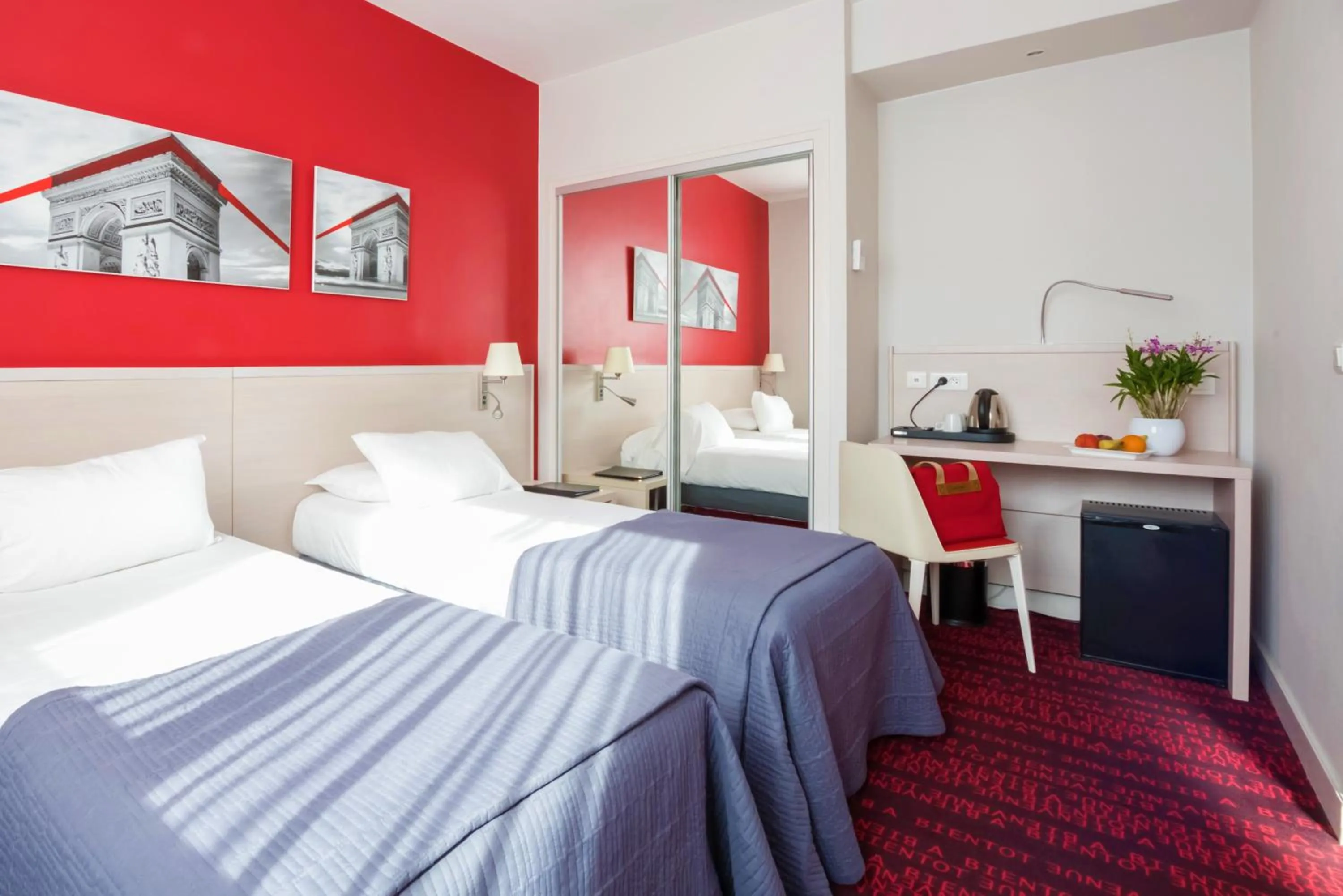 Photo of the whole room, Bed in Hotel Le Richemont