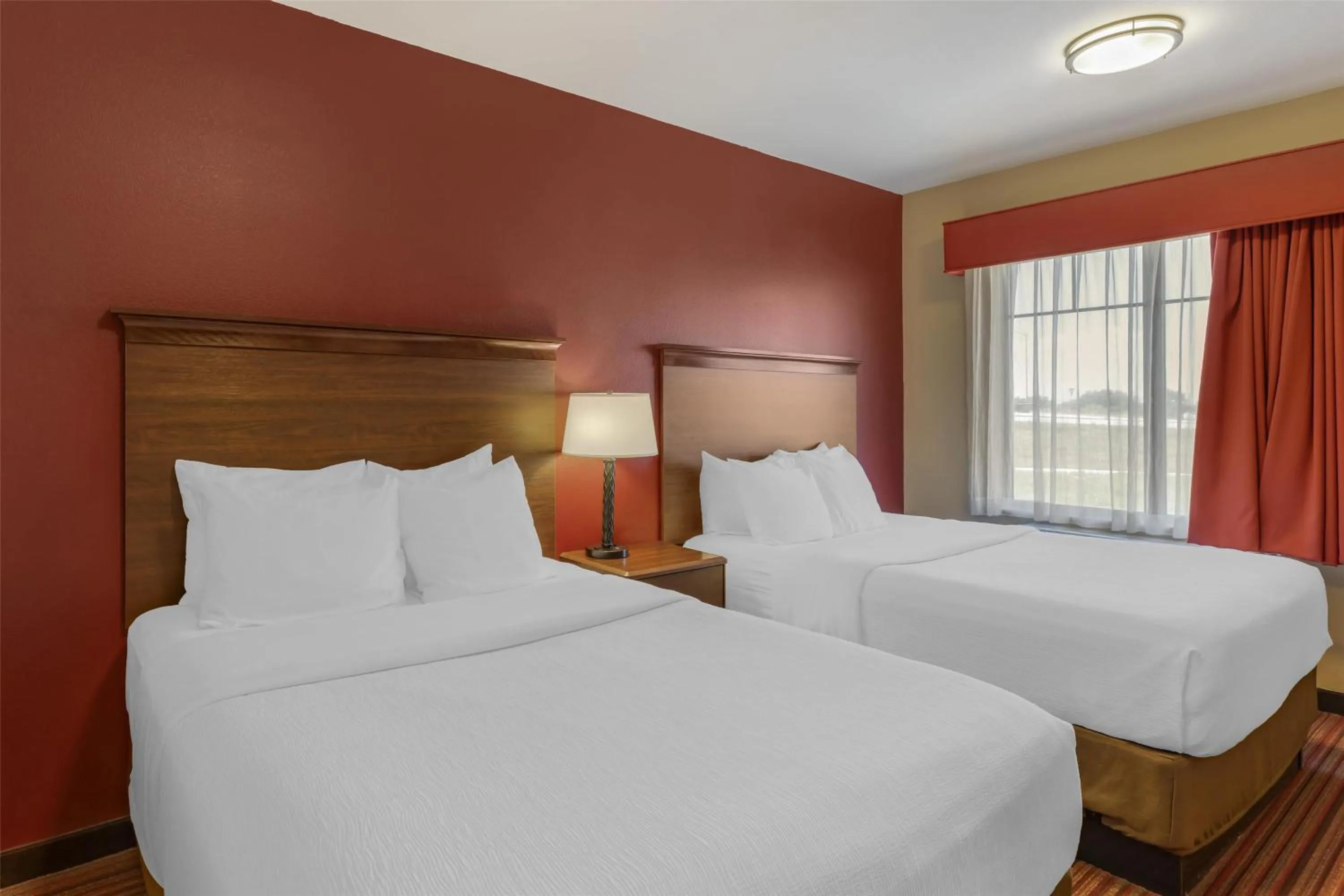 Photo of the whole room, Bed in Best Western Plus Hudson Hotel & Suites
