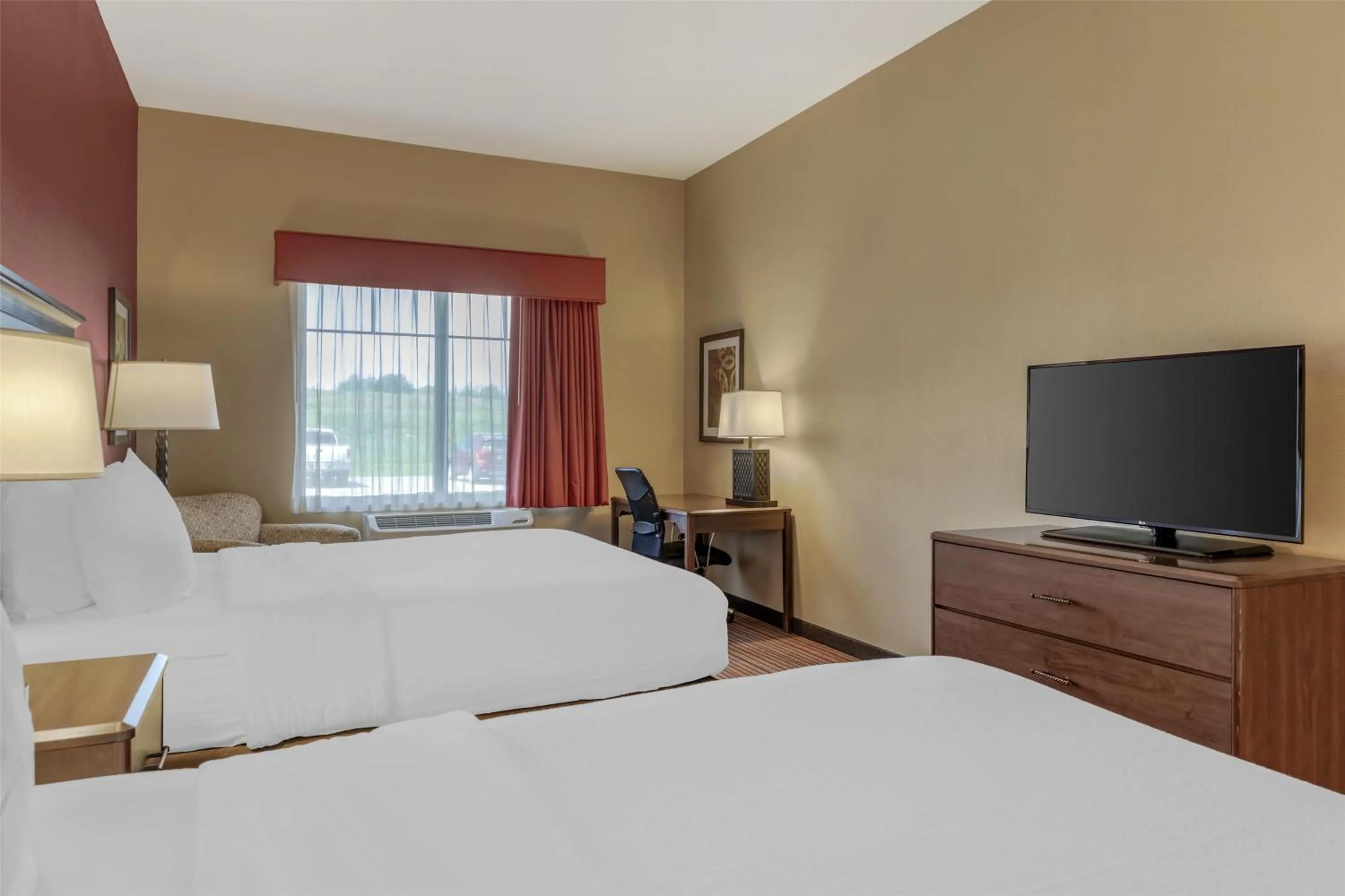 Bedroom, Bed in Best Western Plus Hudson Hotel & Suites