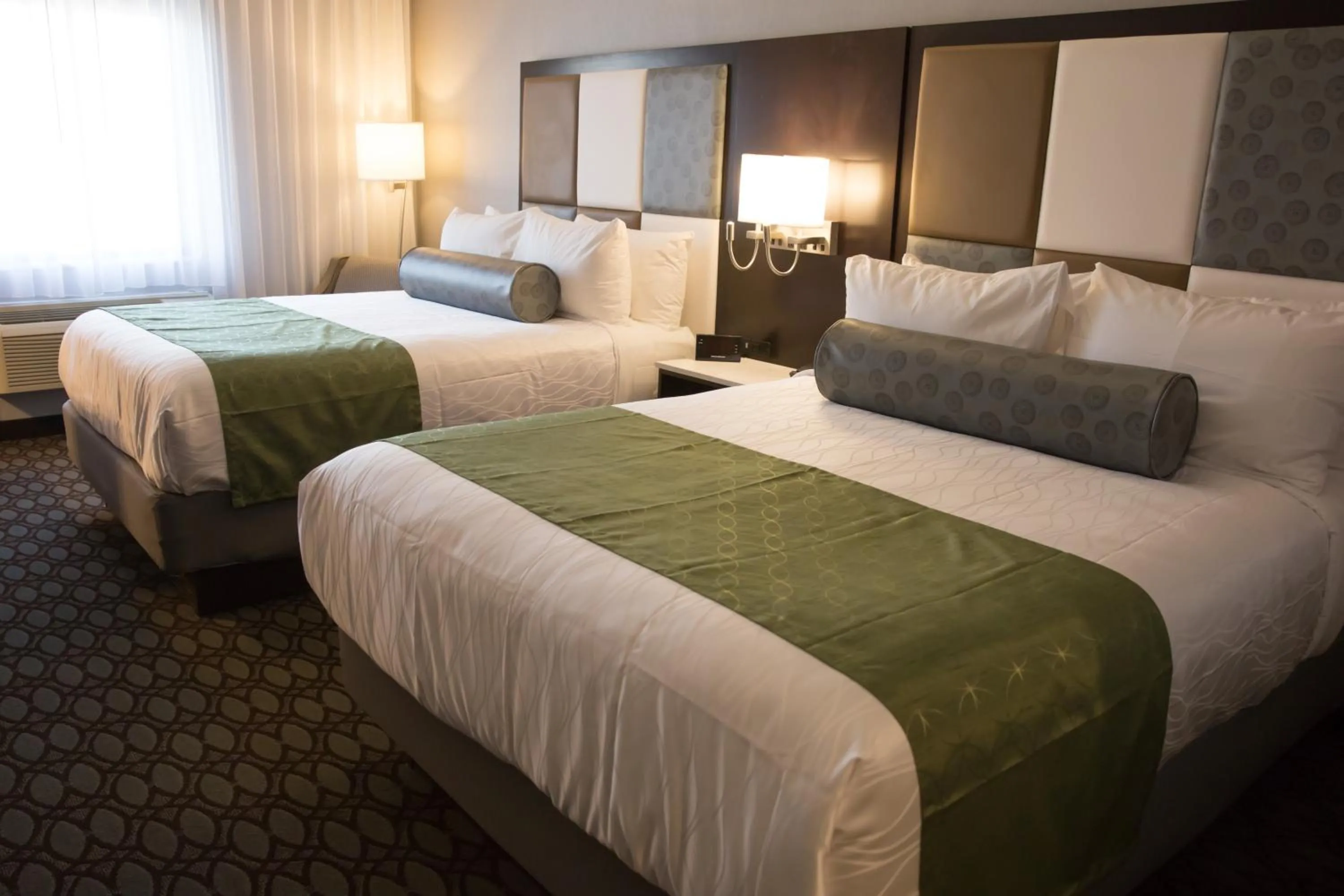 Bed in Best Western Premier NYC Gateway Hotel