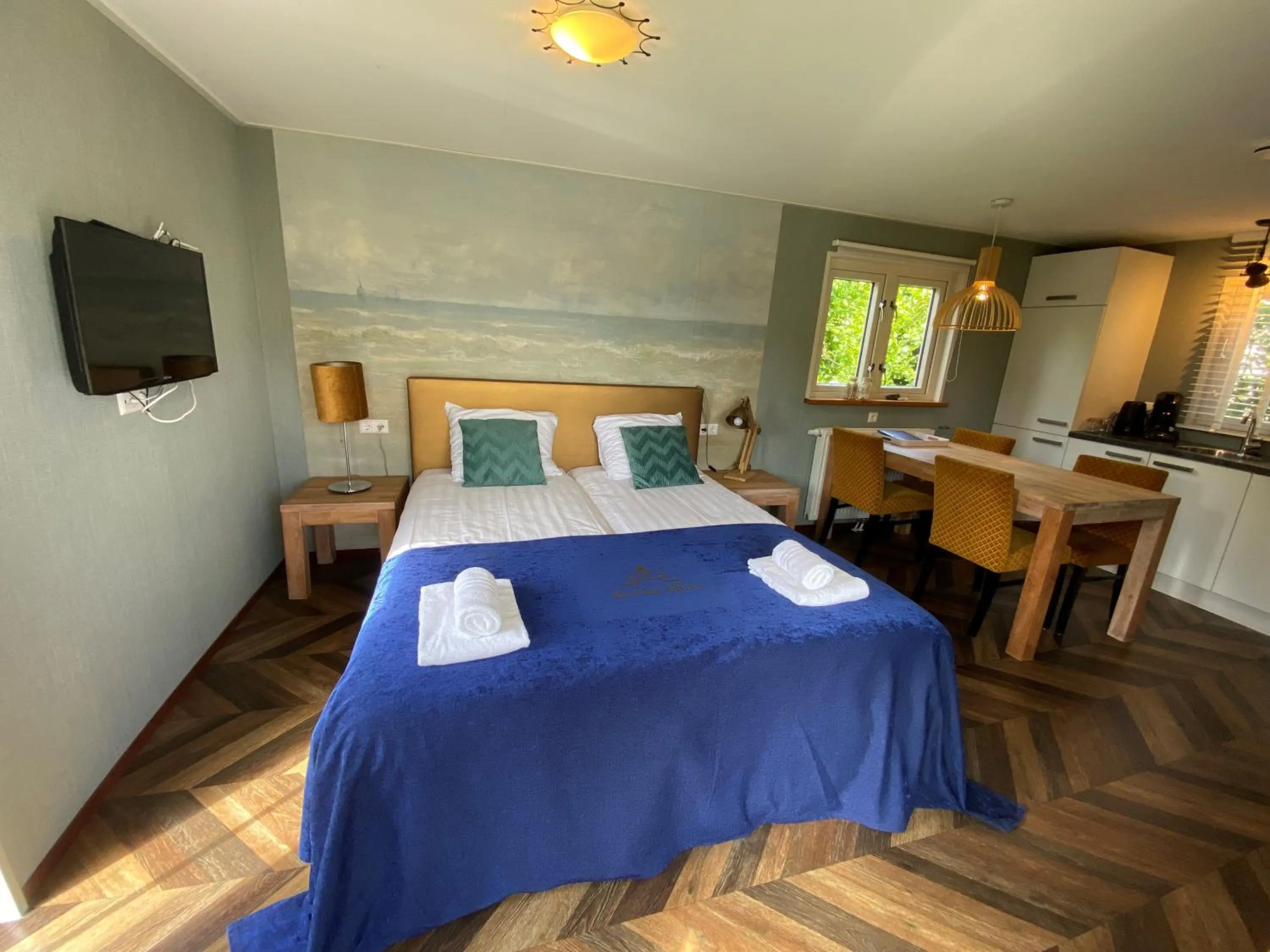 Bedroom, Bed in Recreatiepark Wiringherlant