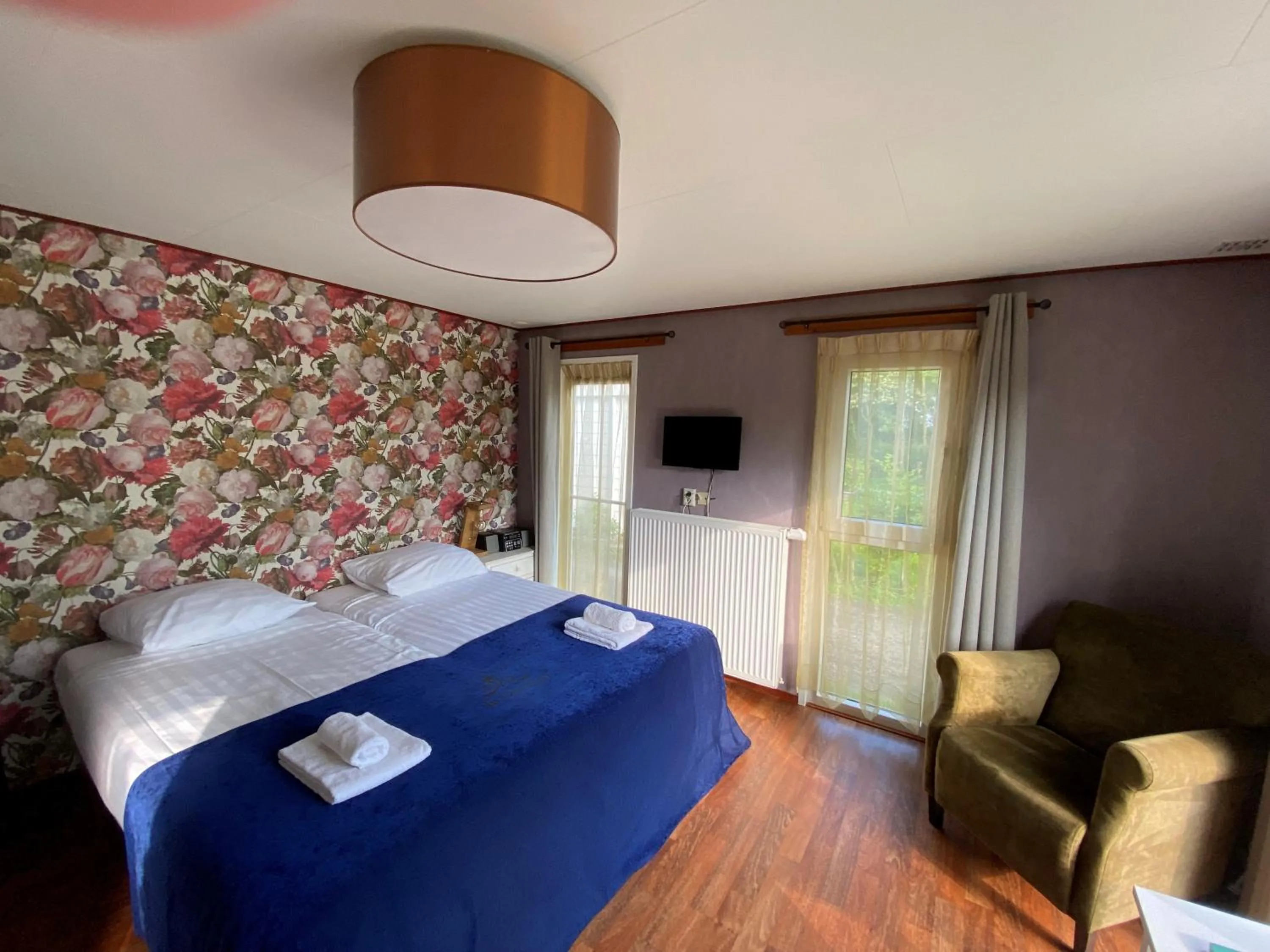 Bedroom, Bed in Recreatiepark Wiringherlant