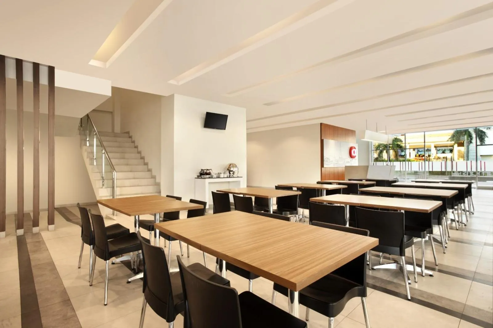 Restaurant/places to eat in Amaris Hotel Padang