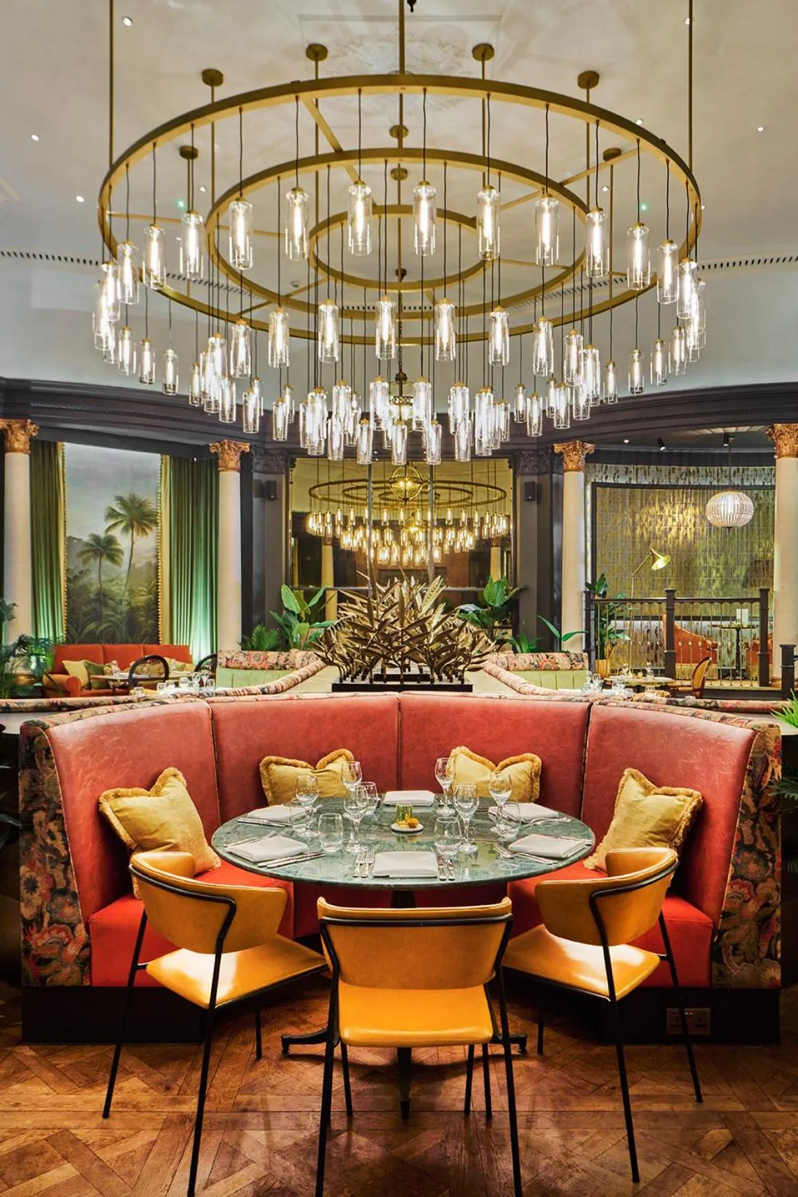 Restaurant/places to eat in The Queens Hotel