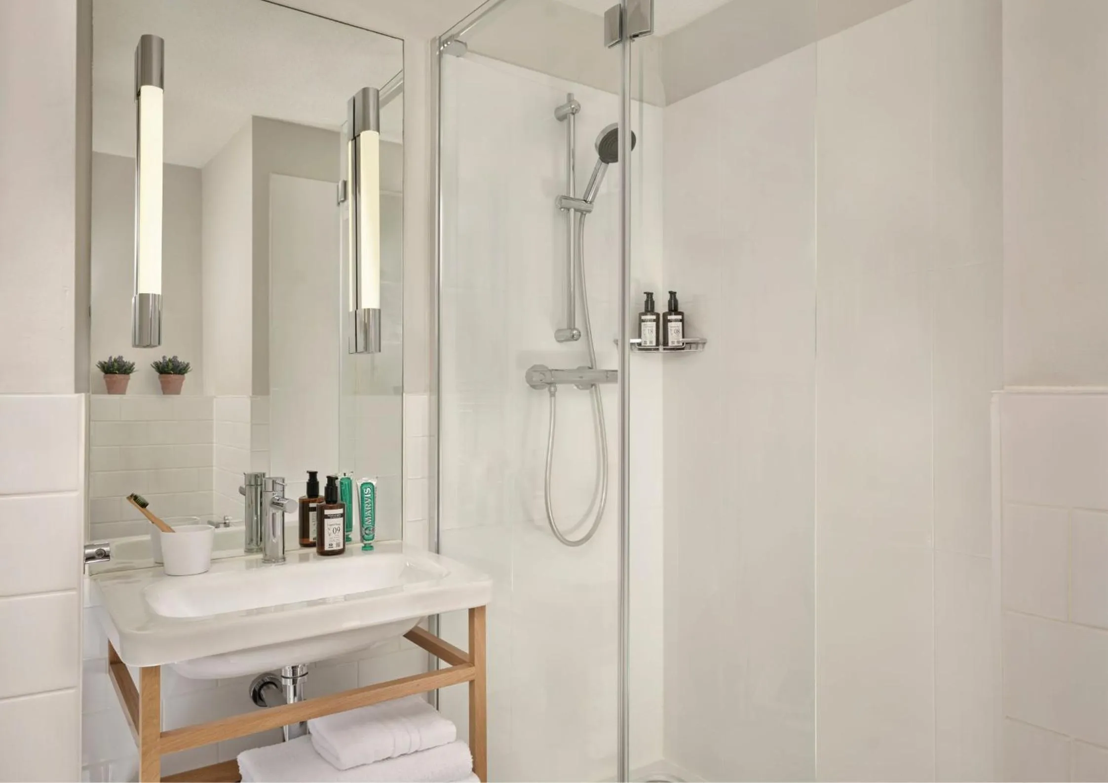 Shower in Citadines Barbican London